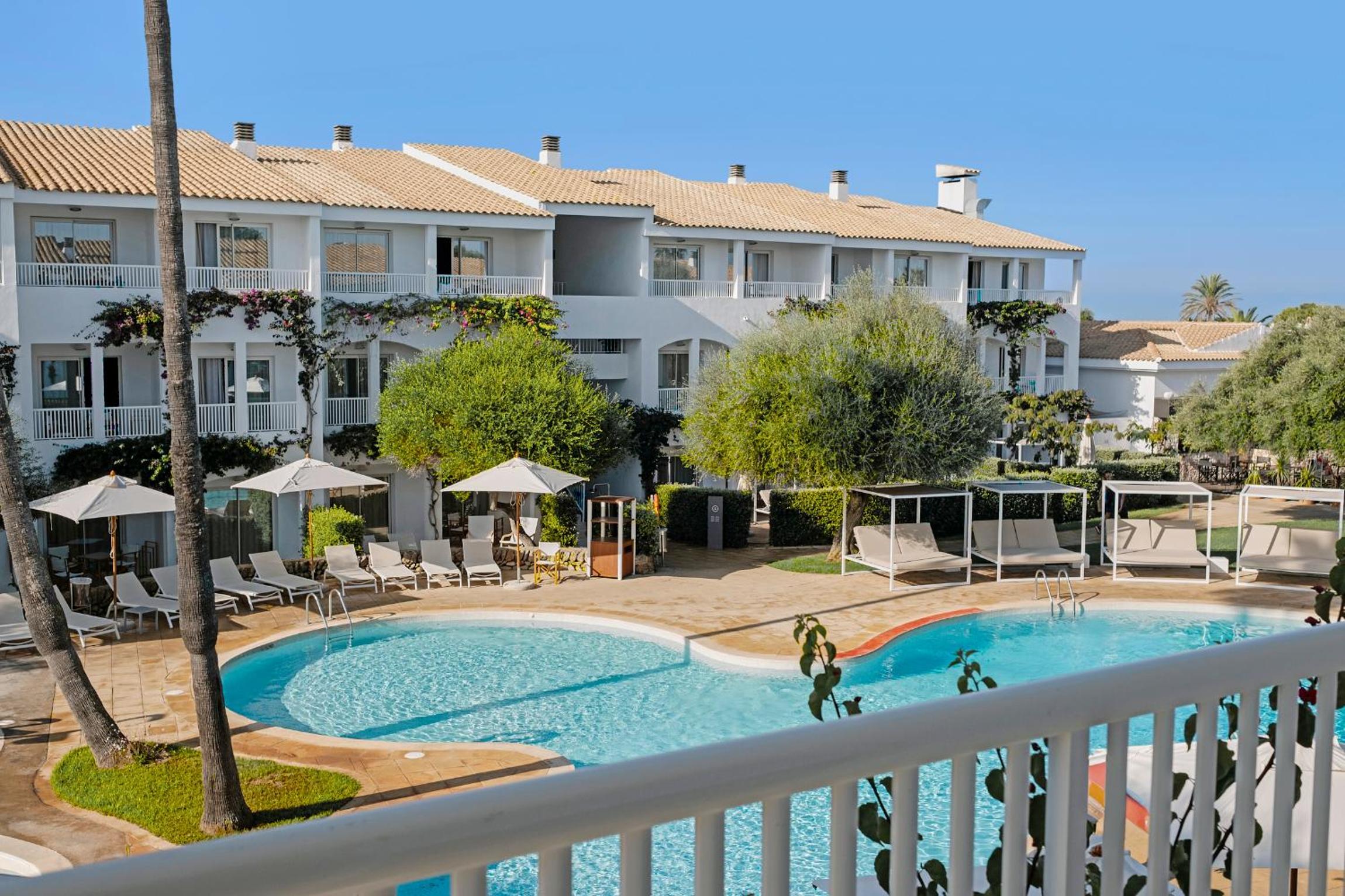 Two Bedroom Suite with balcony - Photo 3