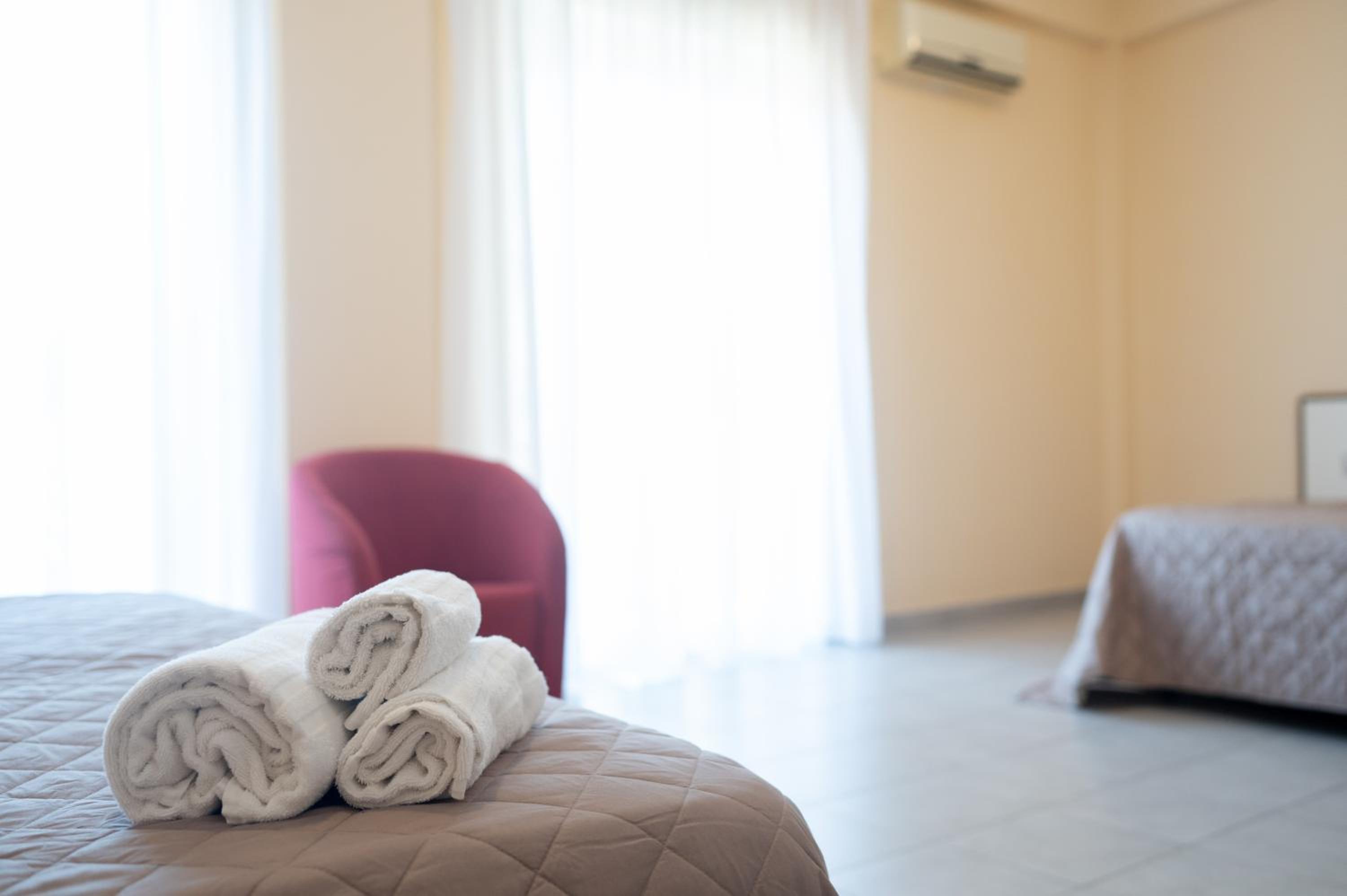 Standard Double Room - Photo 8