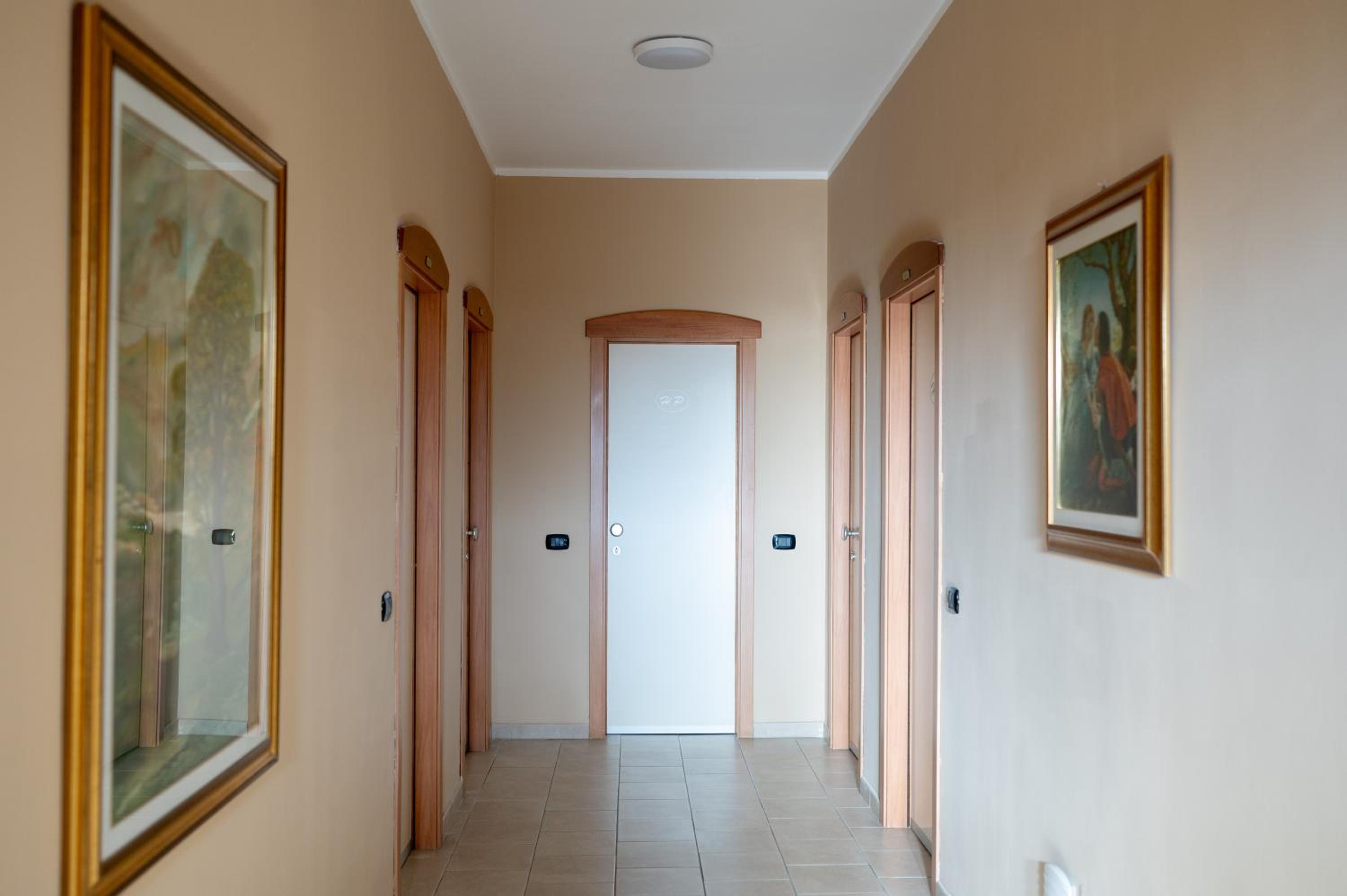 Standard Double Room - Photo 10