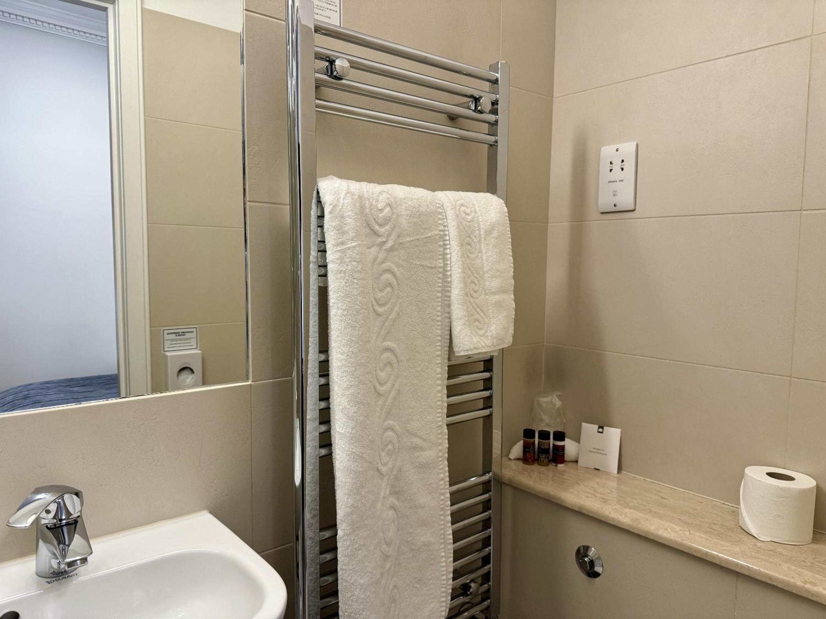 Small Single Room photo 2