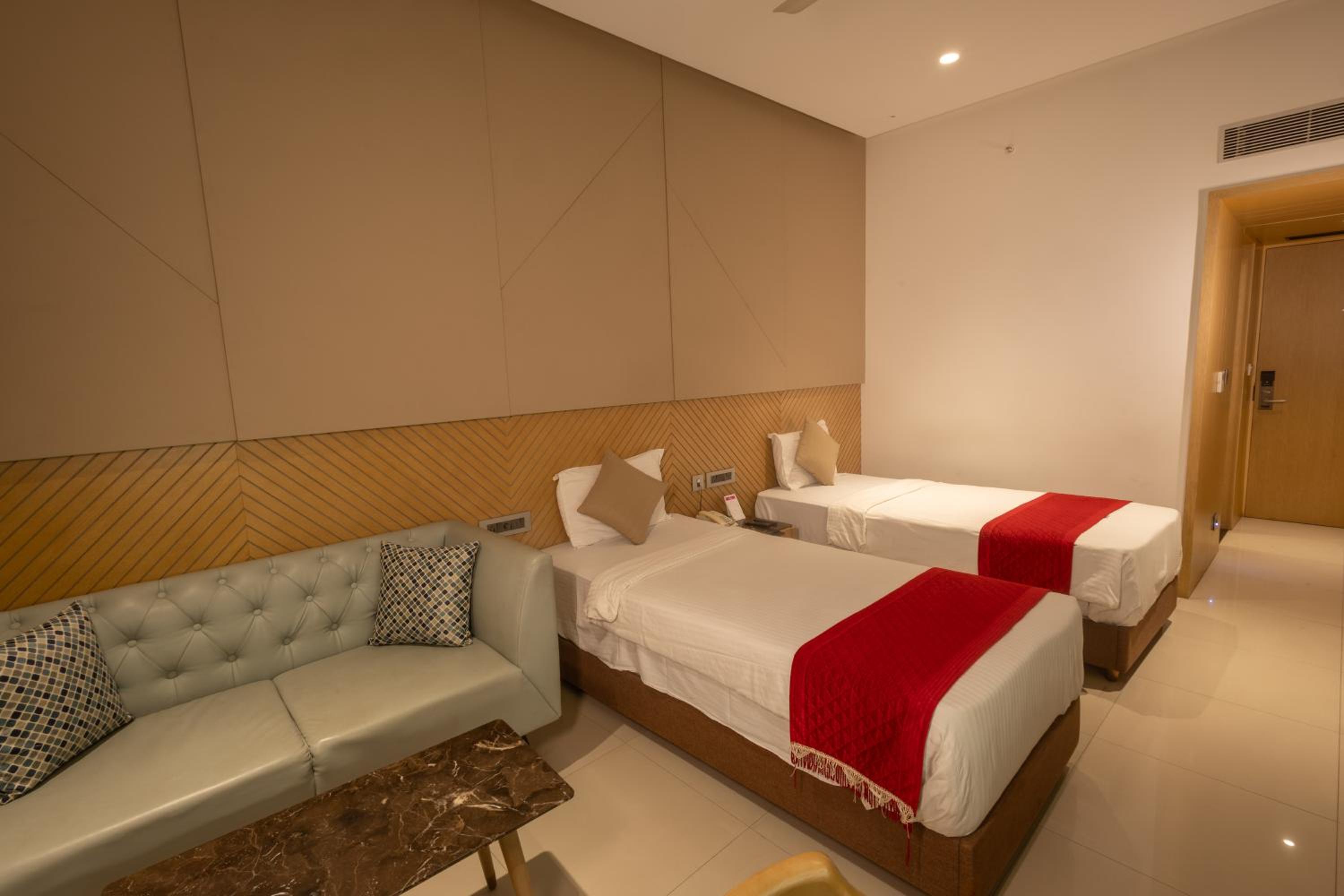 Deluxe Twin Room photo 2