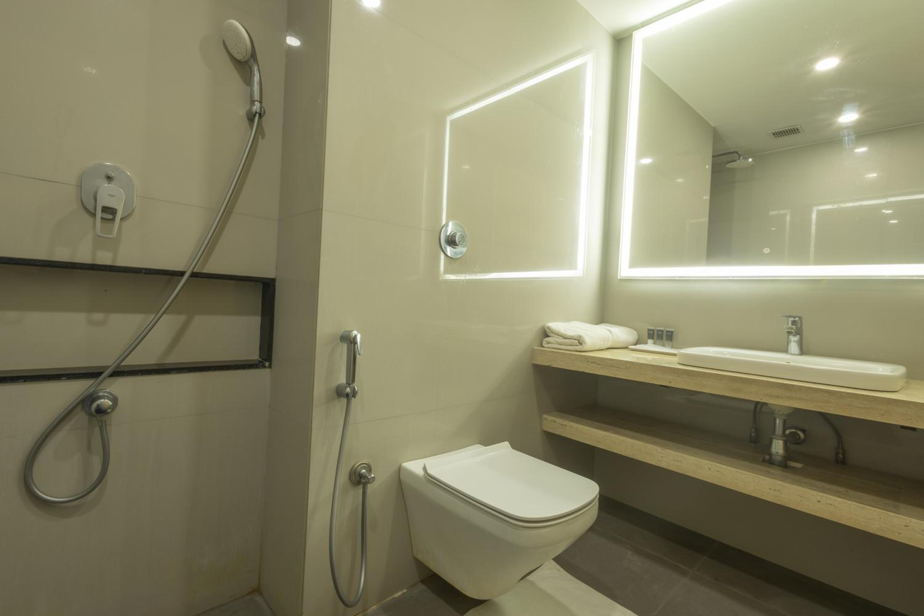 Deluxe King Room photo 3