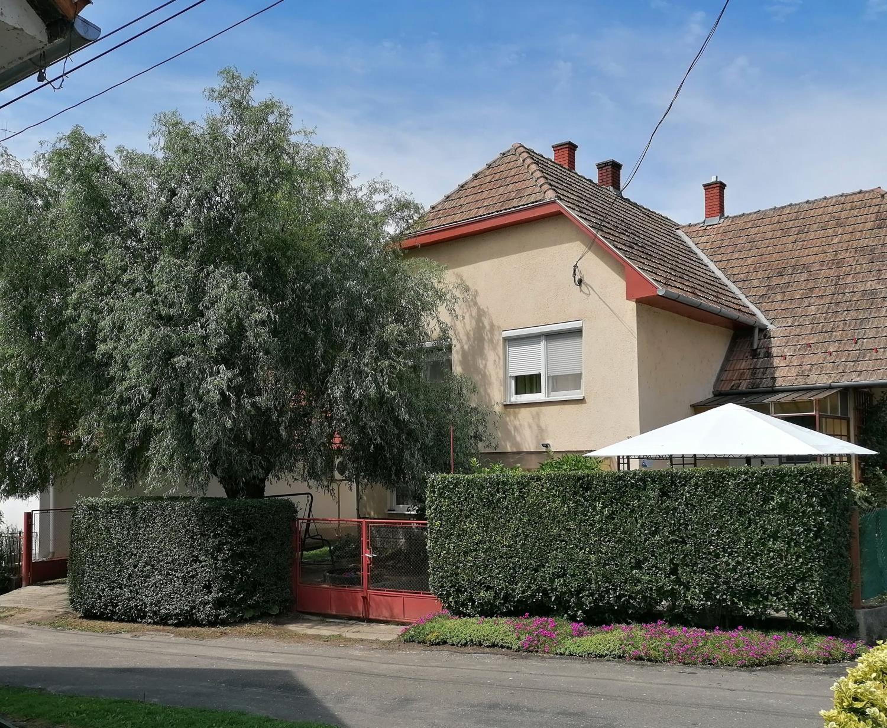 Four-Bedroom House photo 2