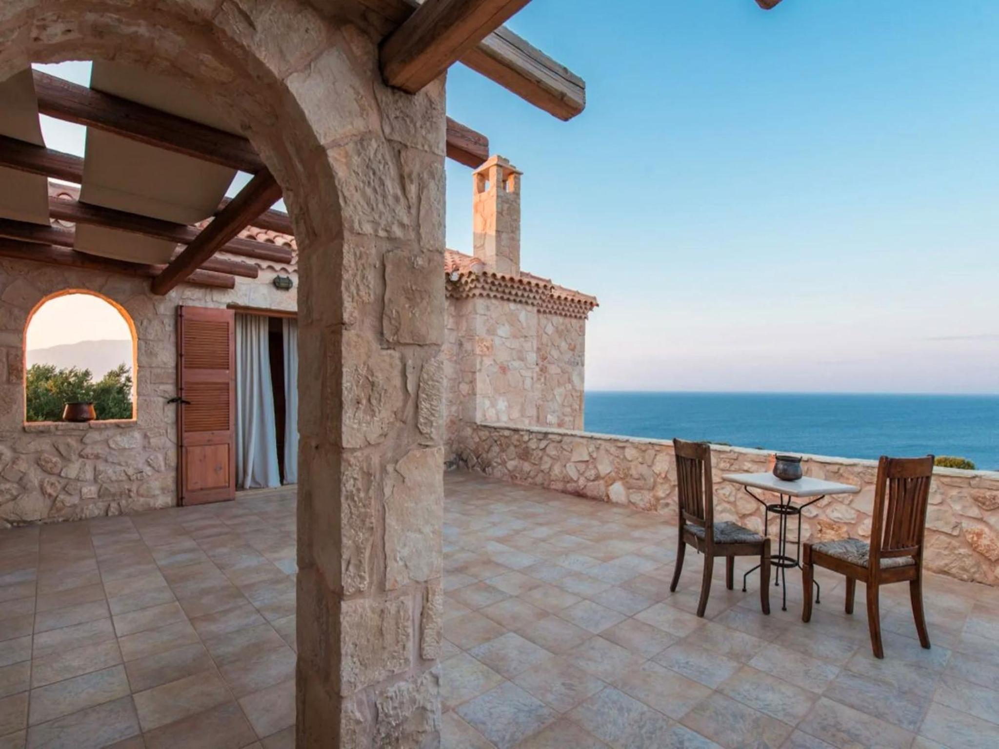 Villa photo 2
