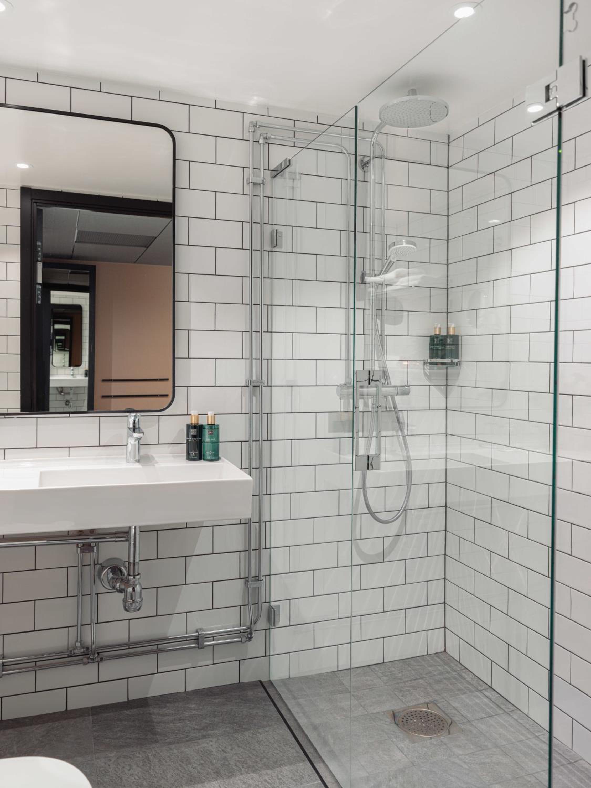 Standard Twin Room - Photo 2