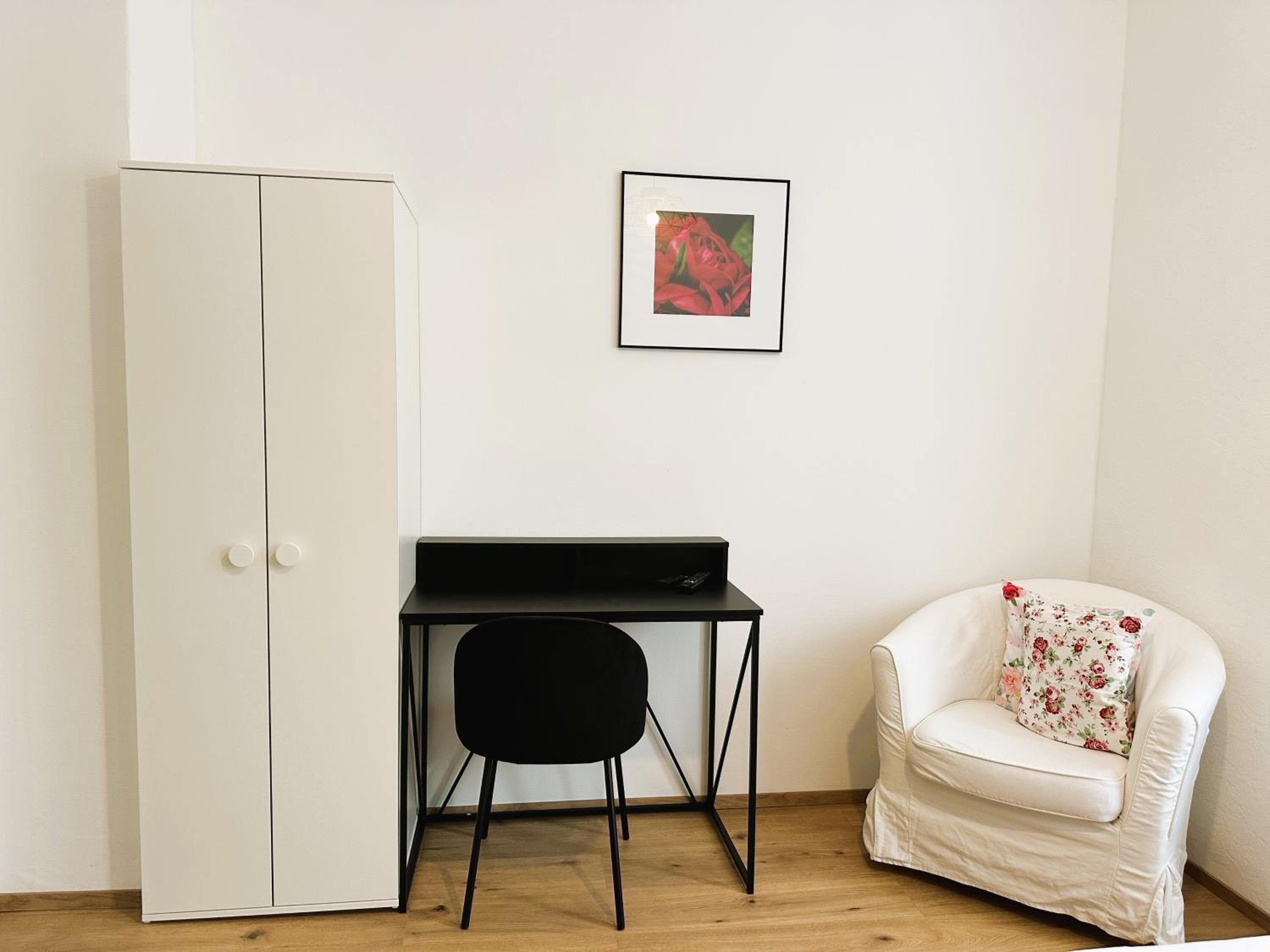 Single Room - Photo 1