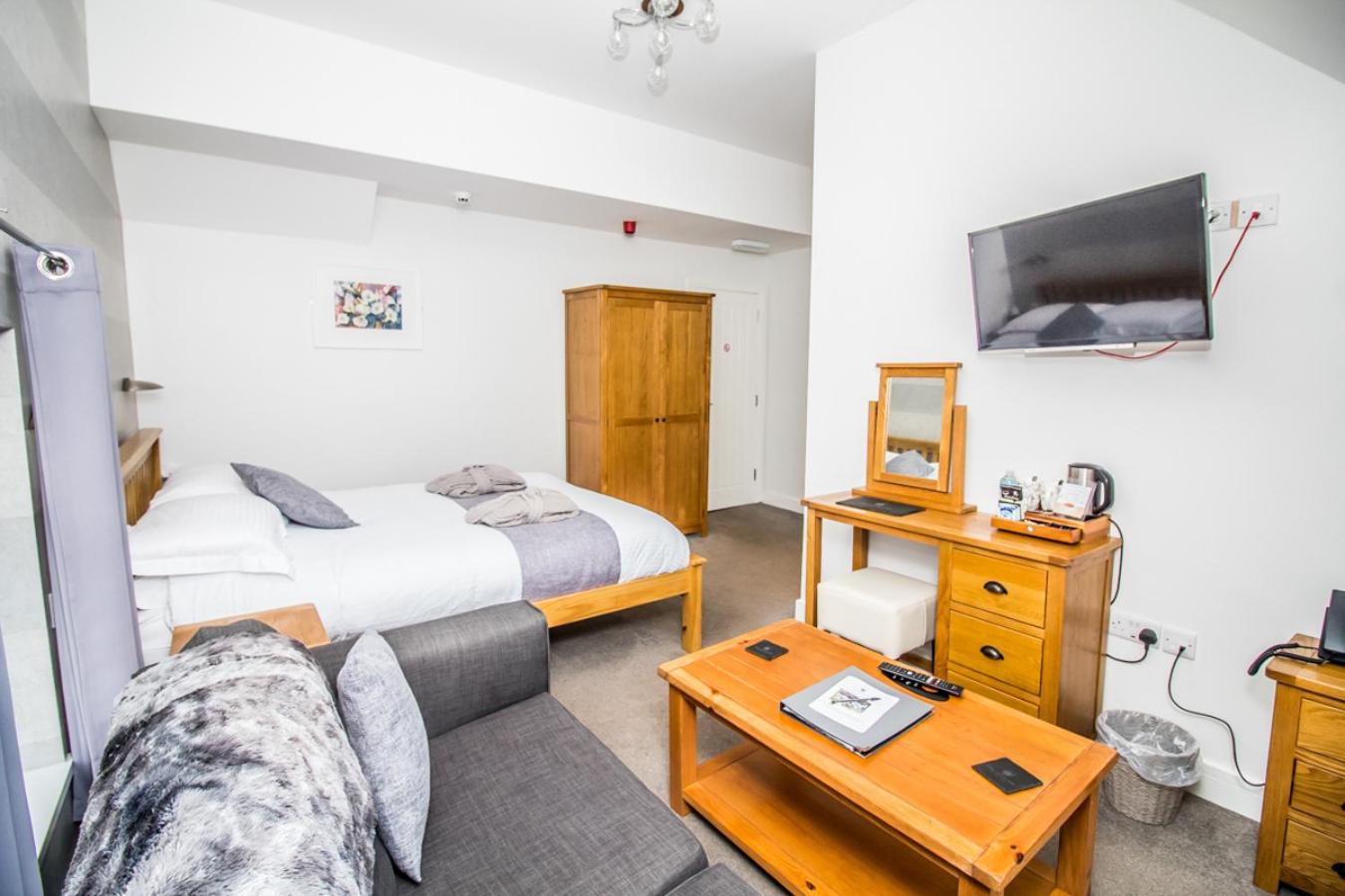 Deluxe King Room - Photo 15