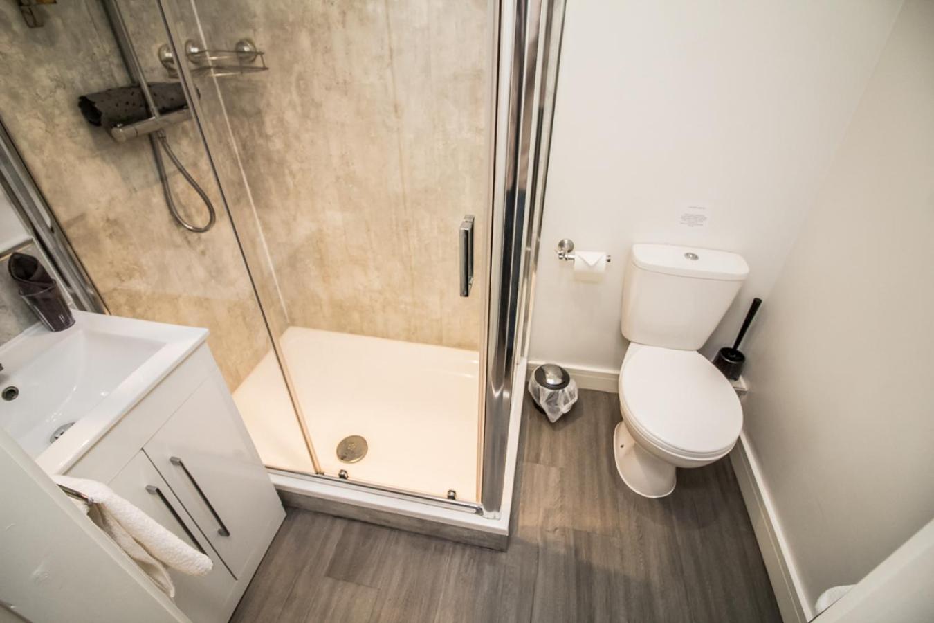 Standard Double Room - Photo 8