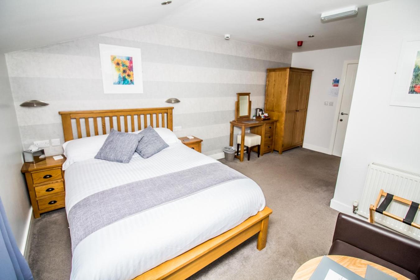 Standard Double Room - Photo 9