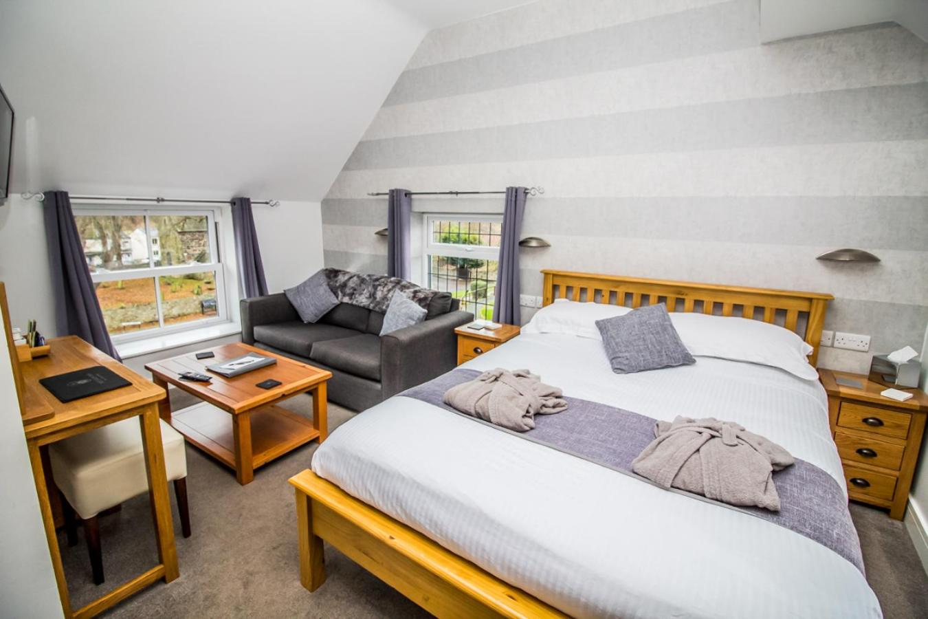 Deluxe King Room - Photo 3