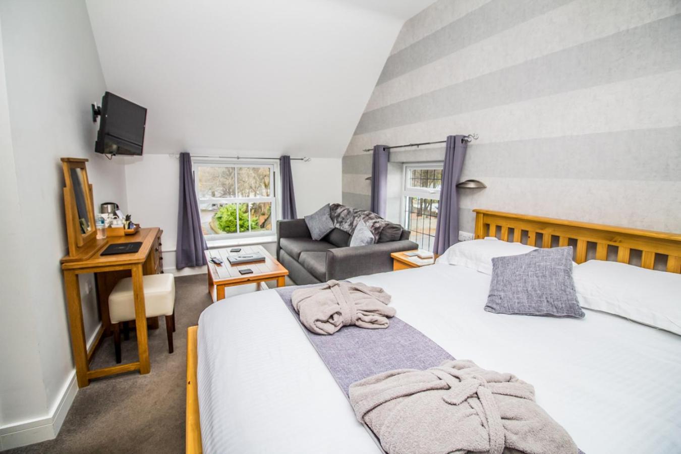 Deluxe King Room - Photo 5
