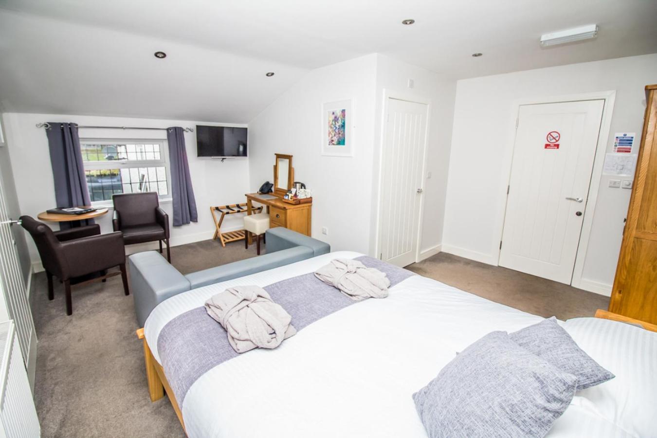 Deluxe King Room - Photo 6