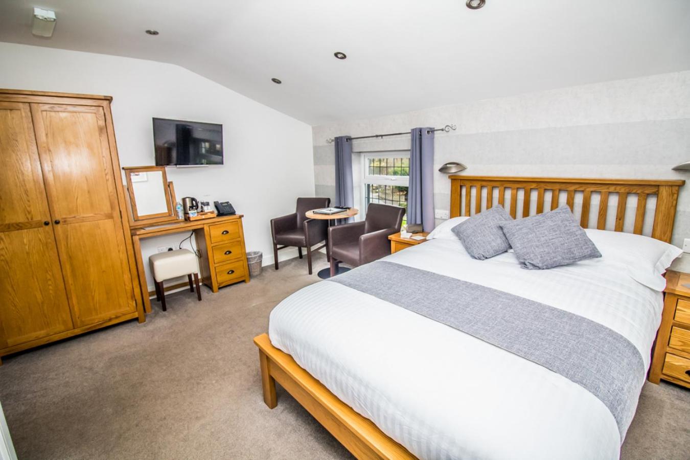 Standard Double Room - Photo 11