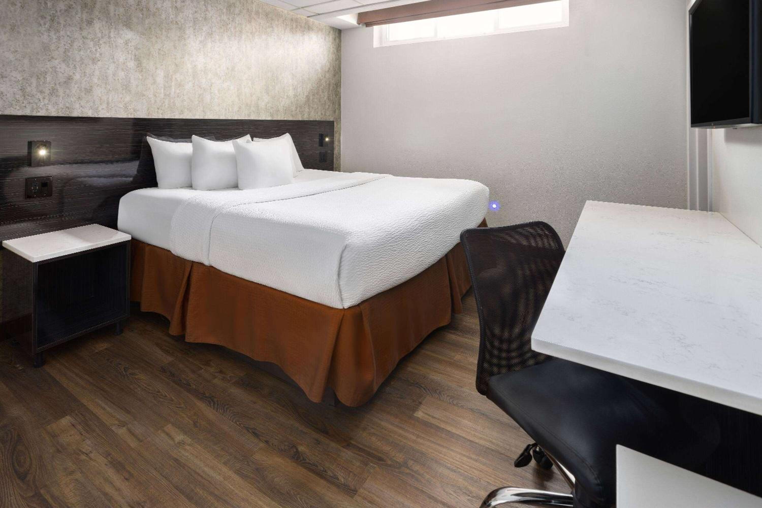 Business King Room - Non-Smoking - Photo 3
