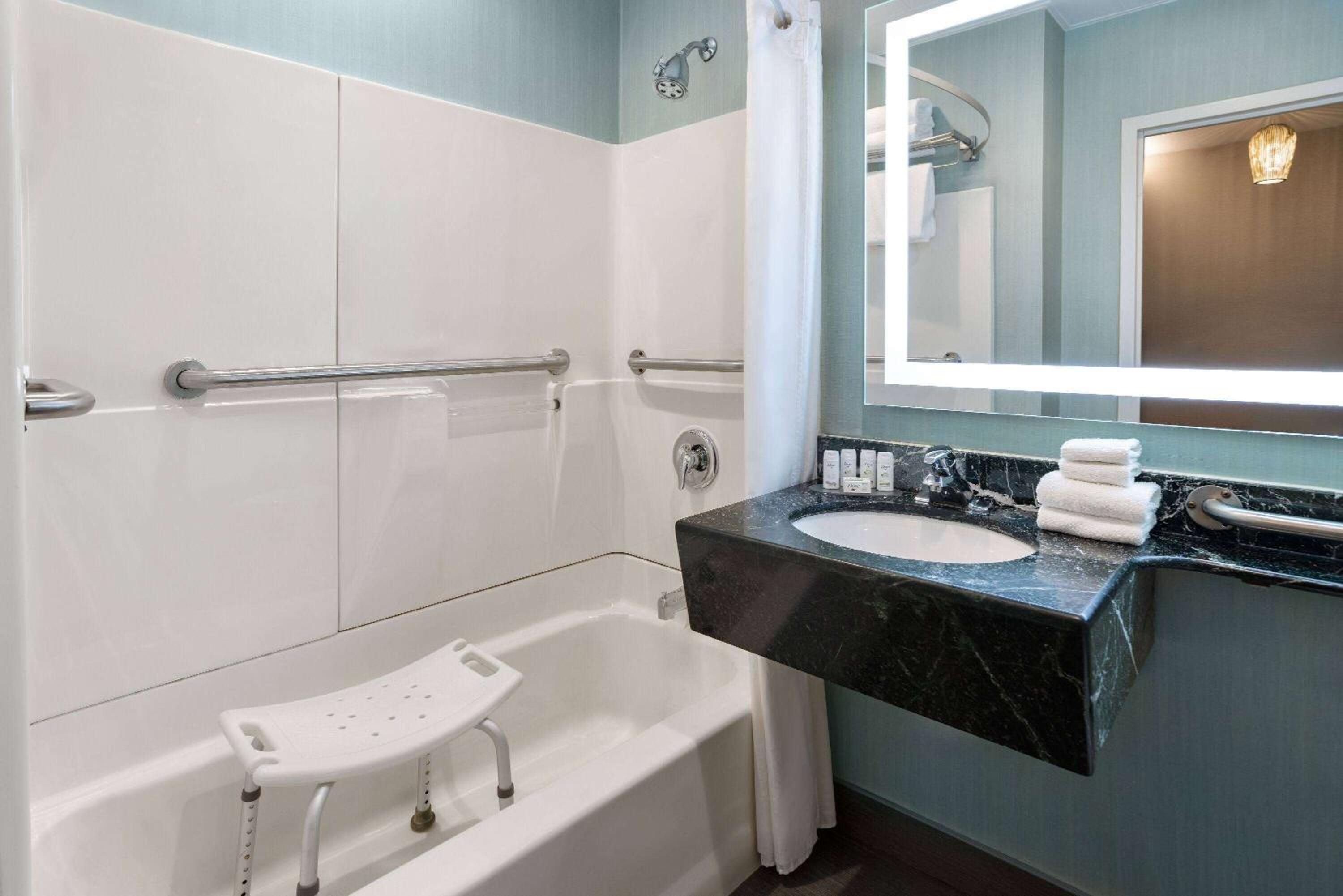 King Room - Mobility Access/Non-Smoking - Photo 3