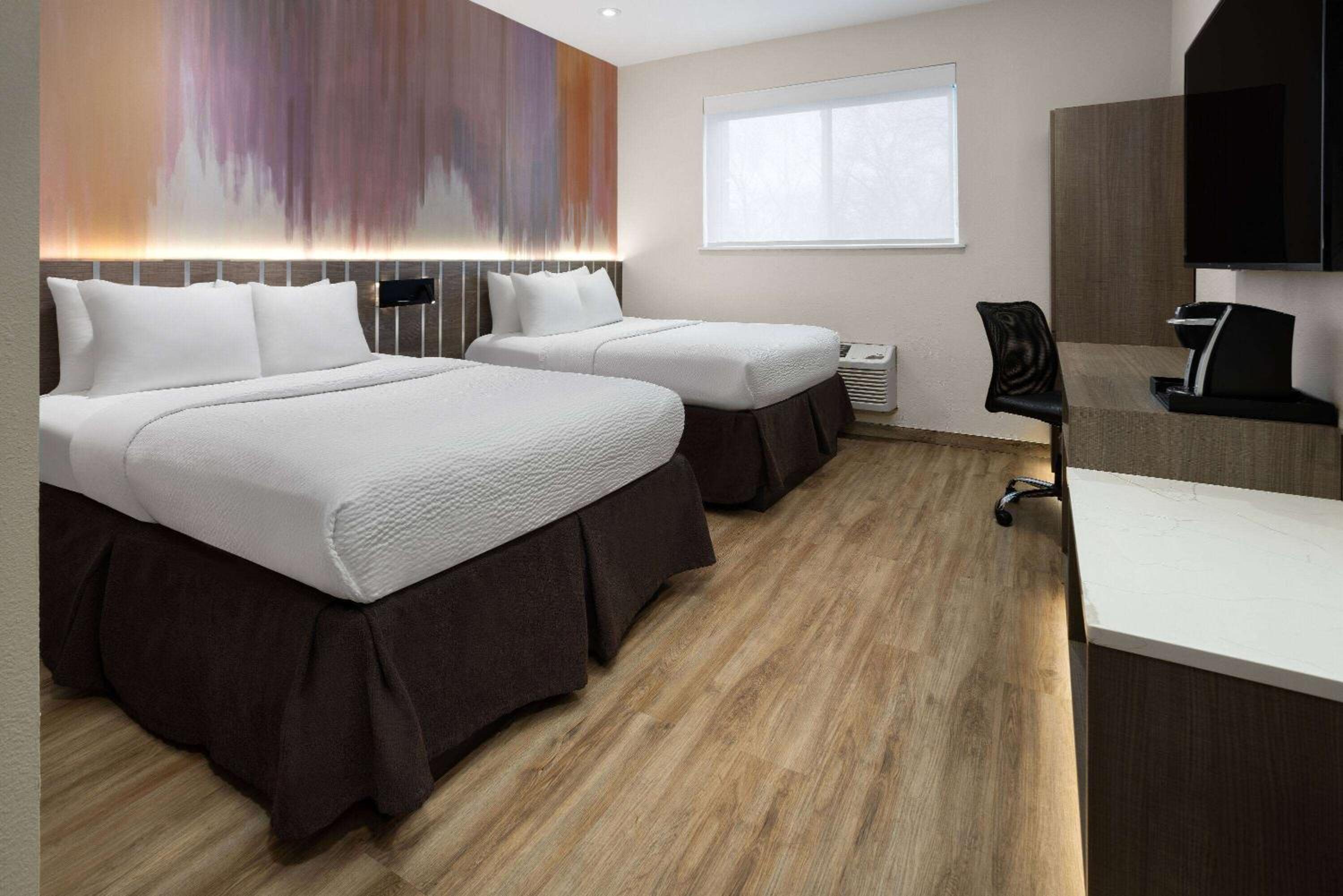 Double Room with Two Double Beds - Non-Smoking - Photo 4