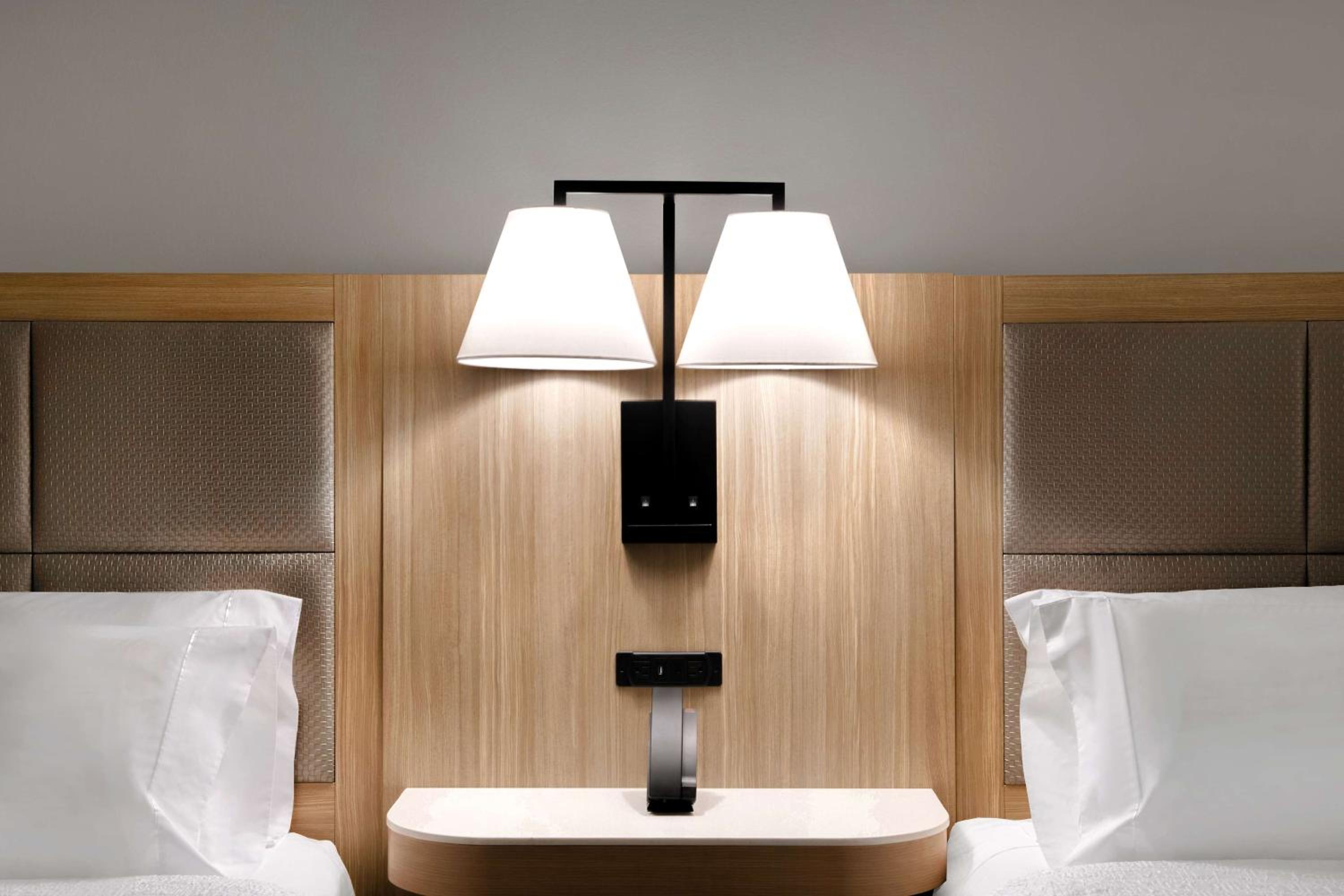 Room with Two Queen Beds - Non-Smoking - Photo 10
