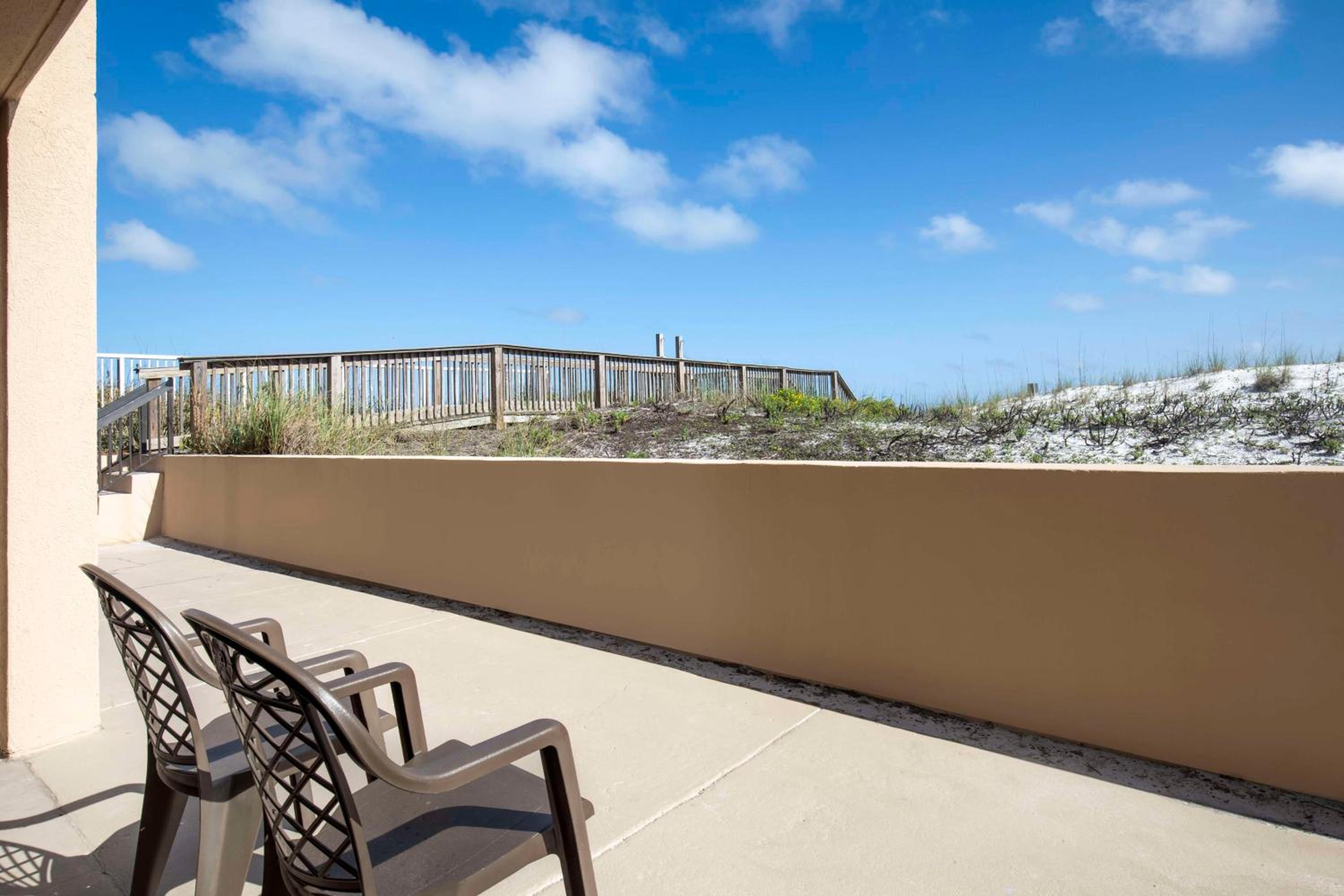 Queen Room with Two Queen Beds and Dune View - Non-Smoking - Photo 9