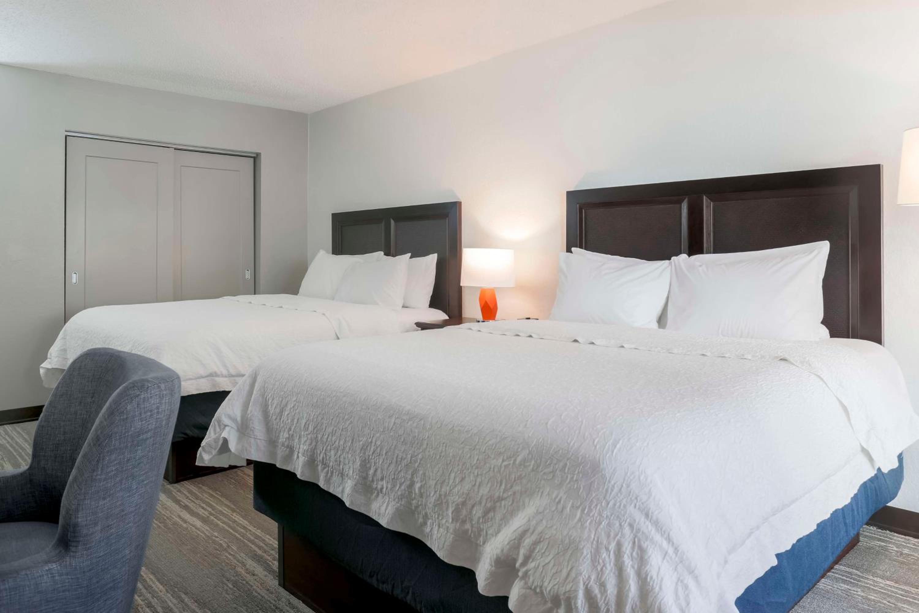 Queen Room with Two Queen Bed and Partial Gulf View - Non-Smoking - Photo 6