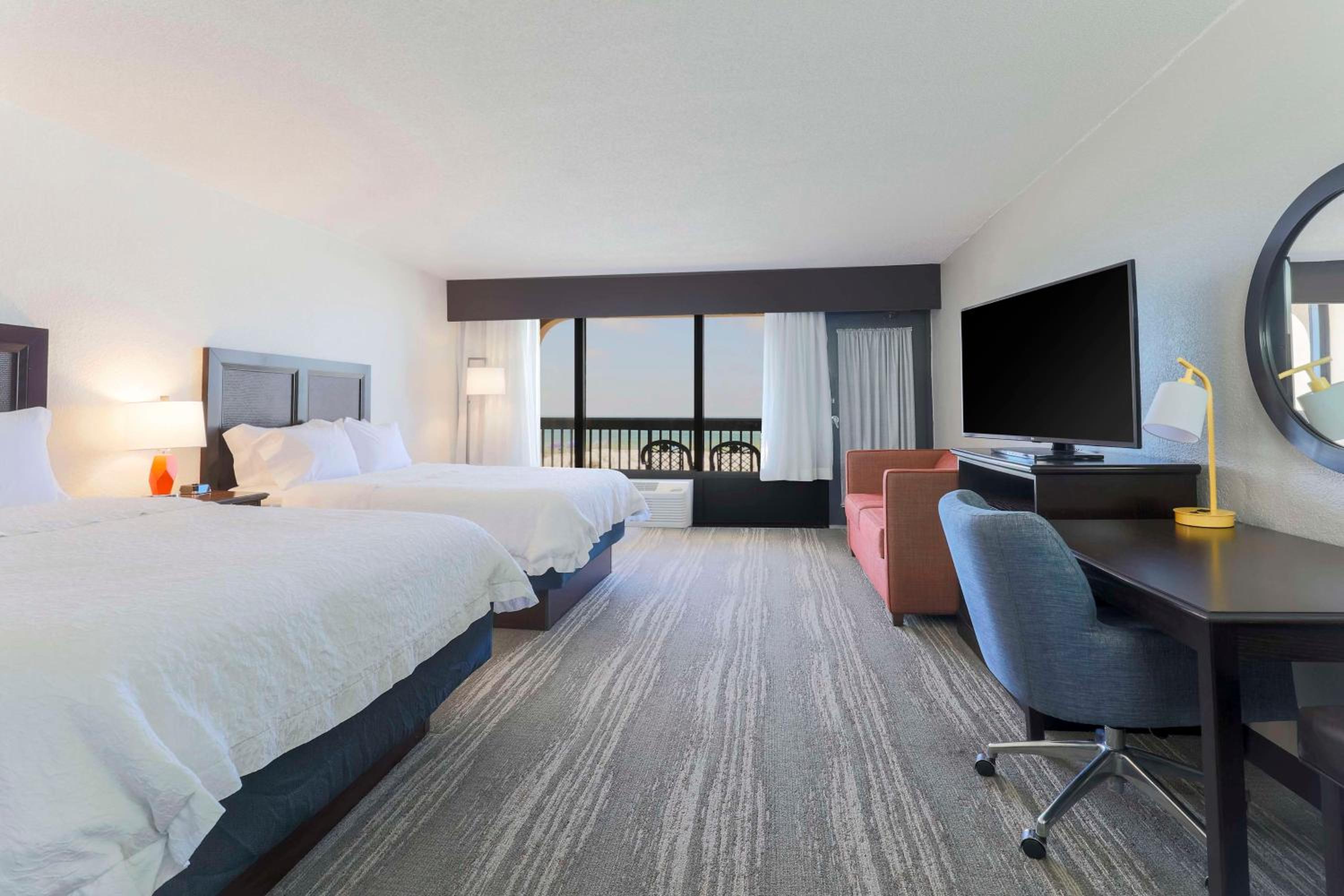 Queen Room with Sofa Bed and Gulf View - Non-Smoking