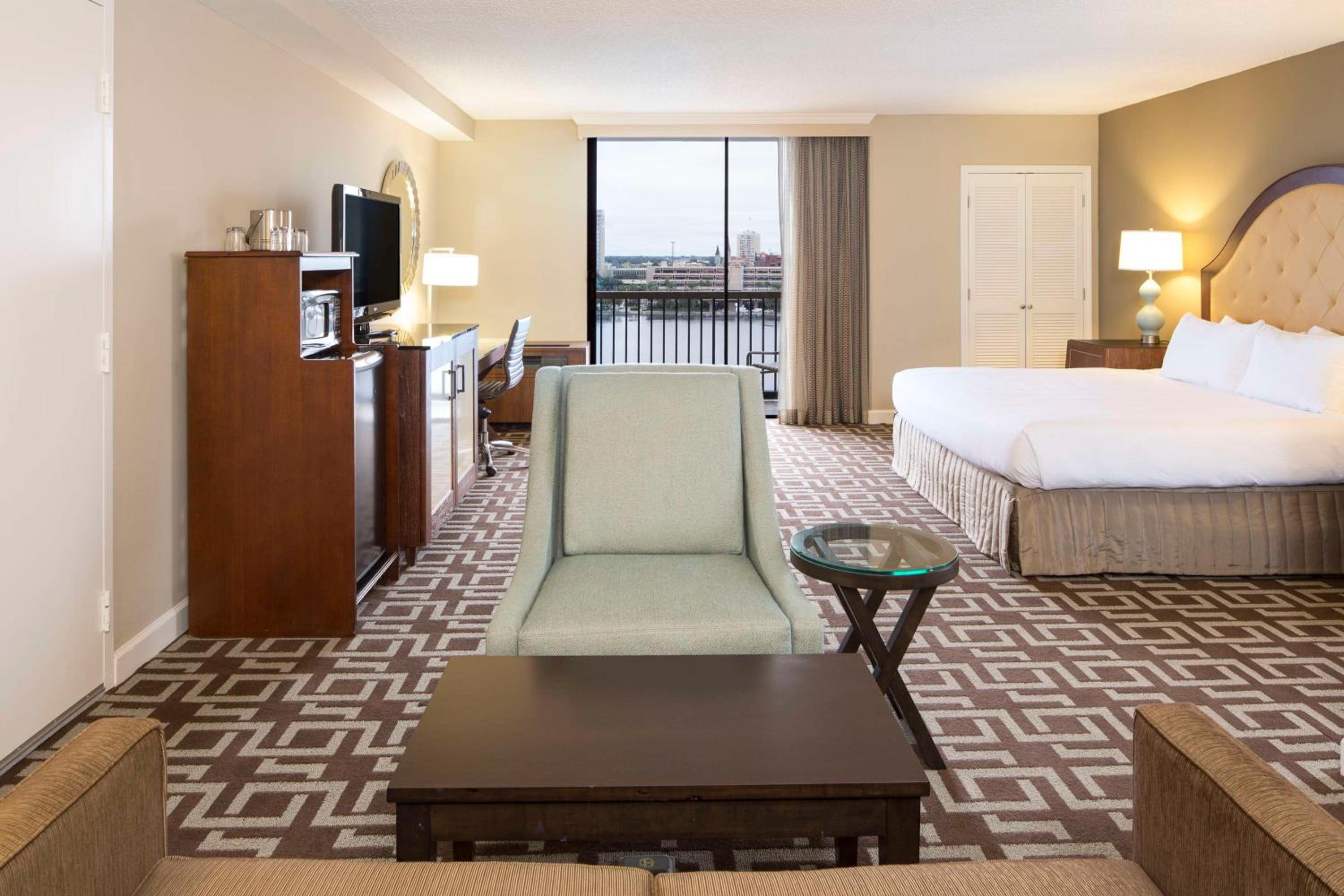 Junior King Suite with River View - Photo 4
