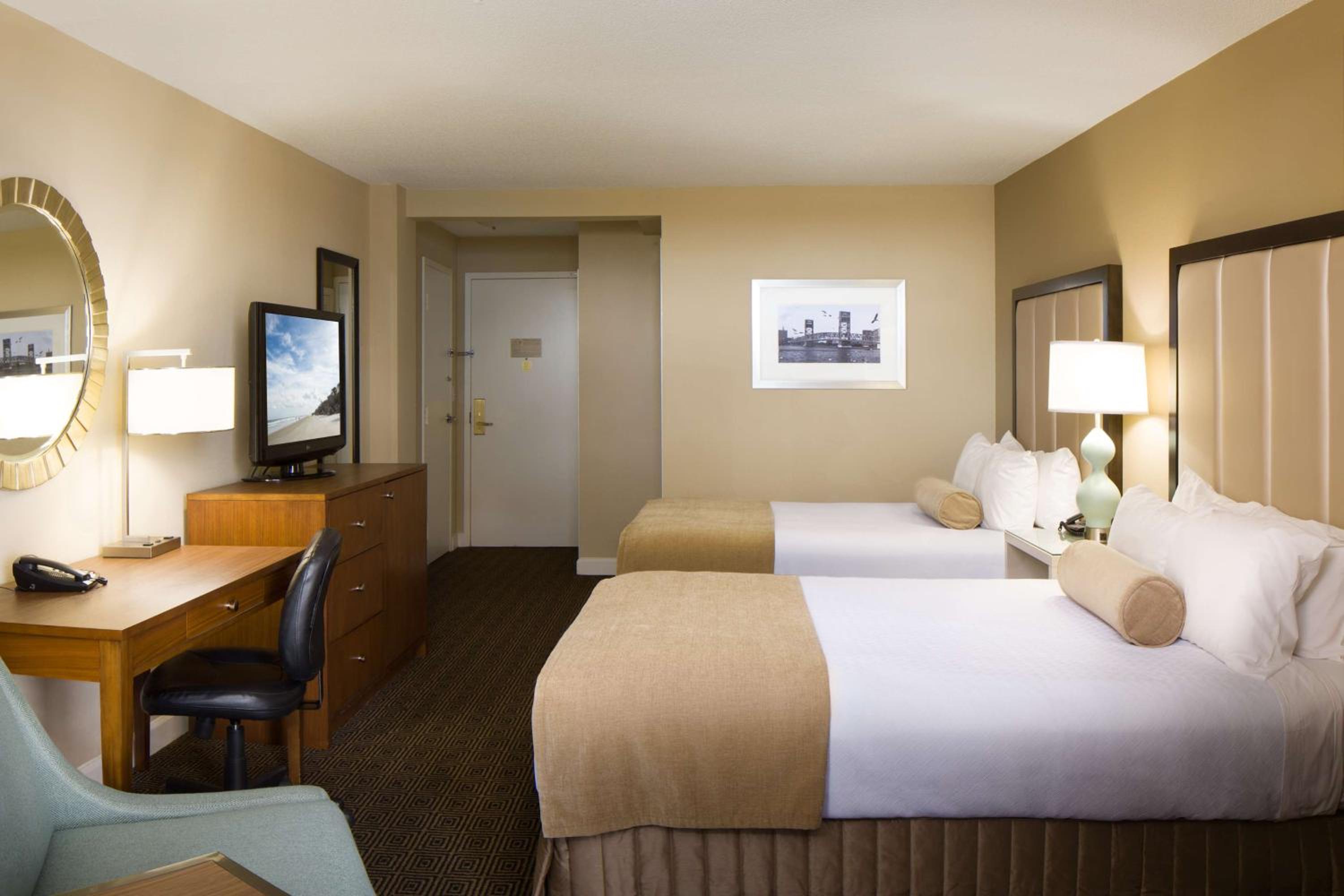 Double Room with Two Double Beds - Photo 2