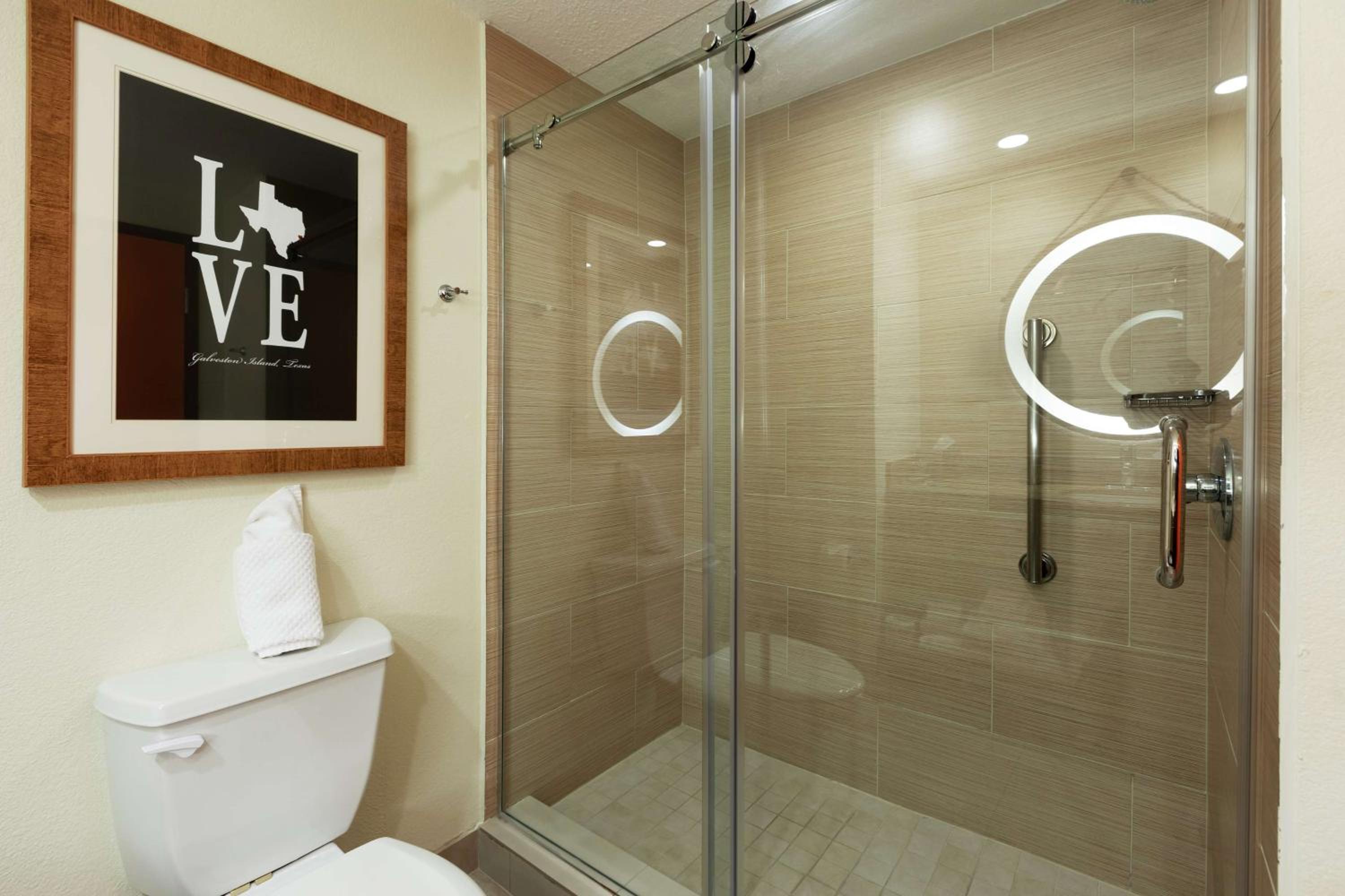 King Room with Private Balcony and Beach View - Photo 6