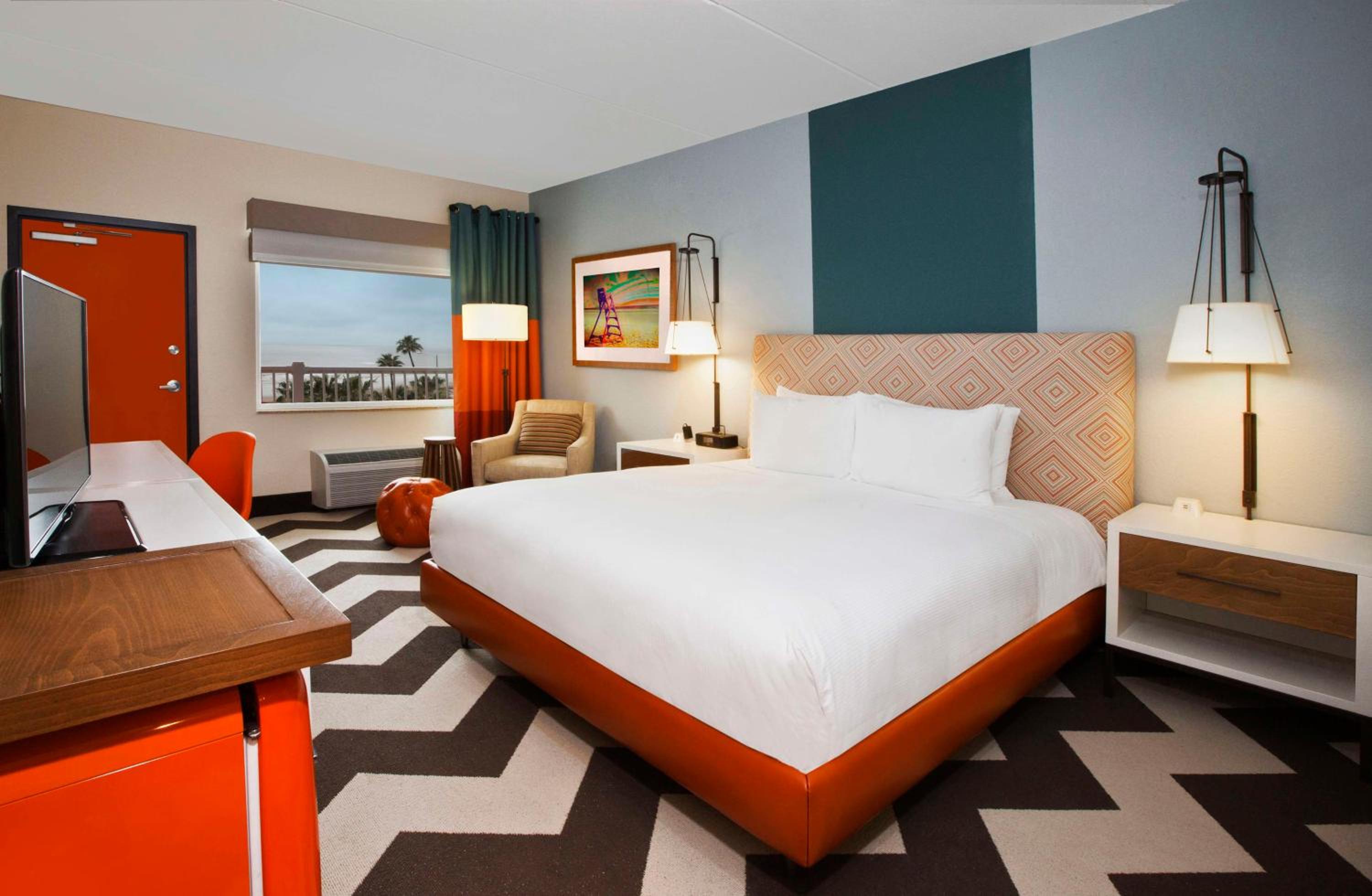 King Room with Private Balcony and Beach View - Photo 4