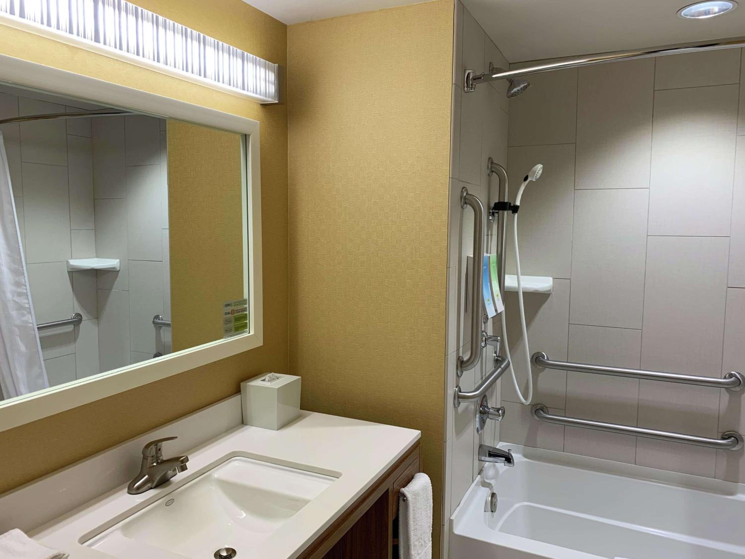 Queen Studio with Two Queen Beds - Mobility and Hearing Access/Non-Smoking