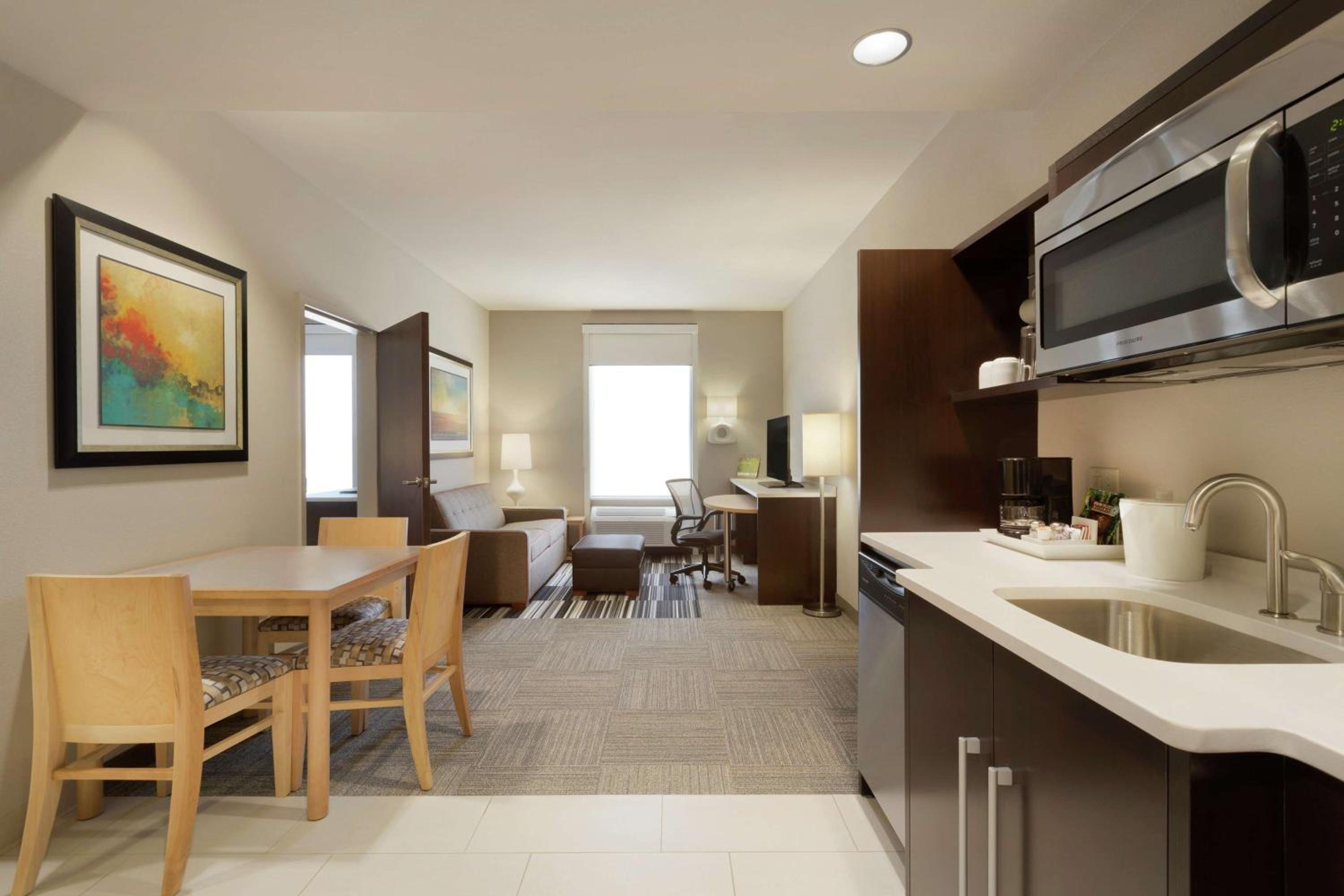 One-Bedroom King Suite - Non-Smoking