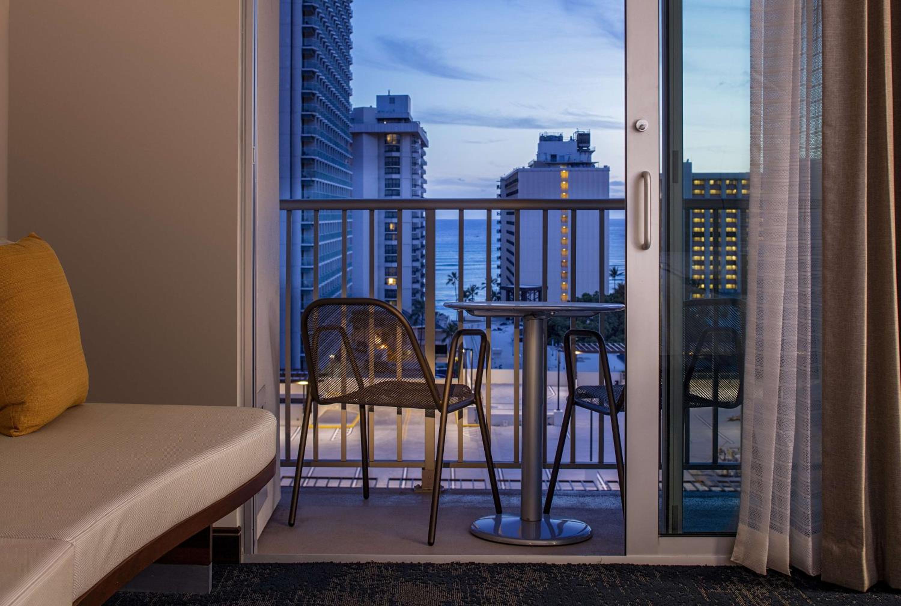 Double Room with Two Double Beds and Partial Ocean View - Photo 3