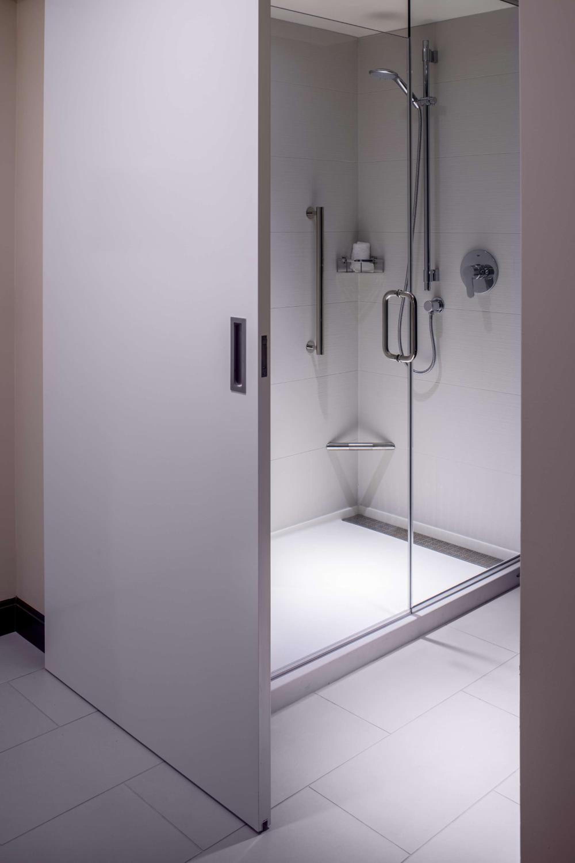Room with Double Beds - Photo 5