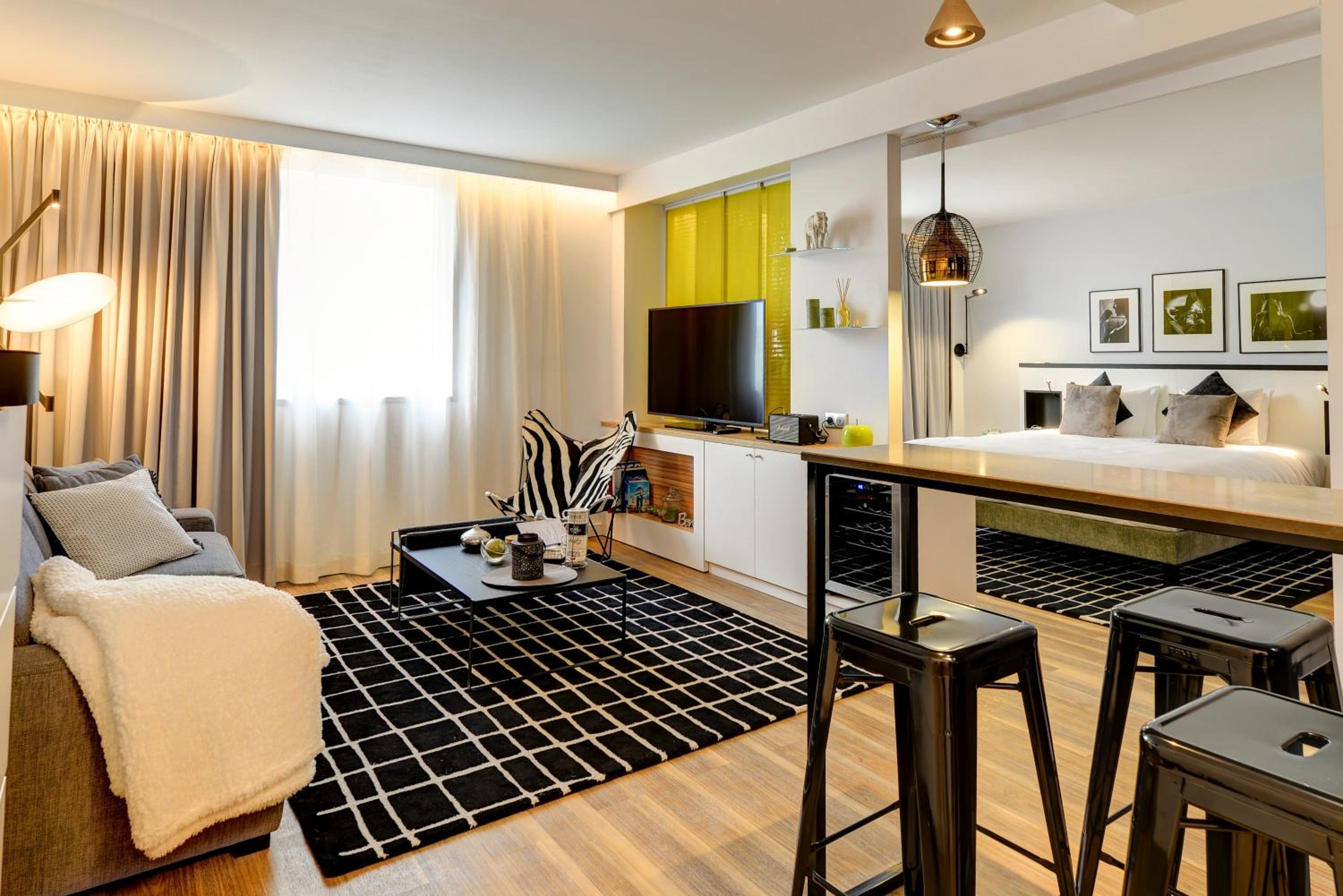 Superior Apartment with One Double Bed and View