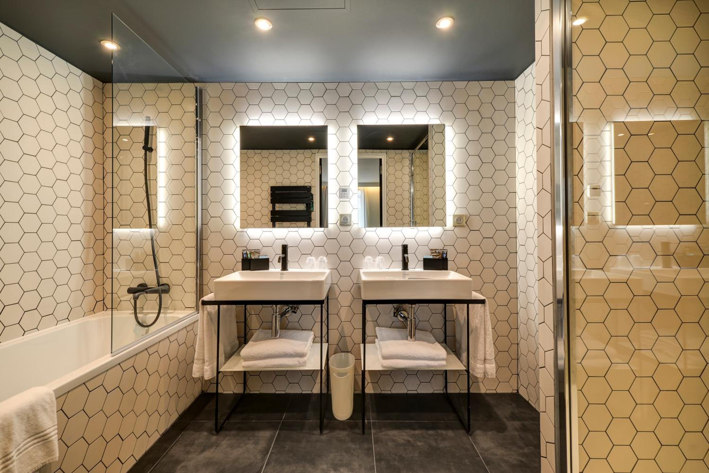 Superior Apartment with One Double Bed and View