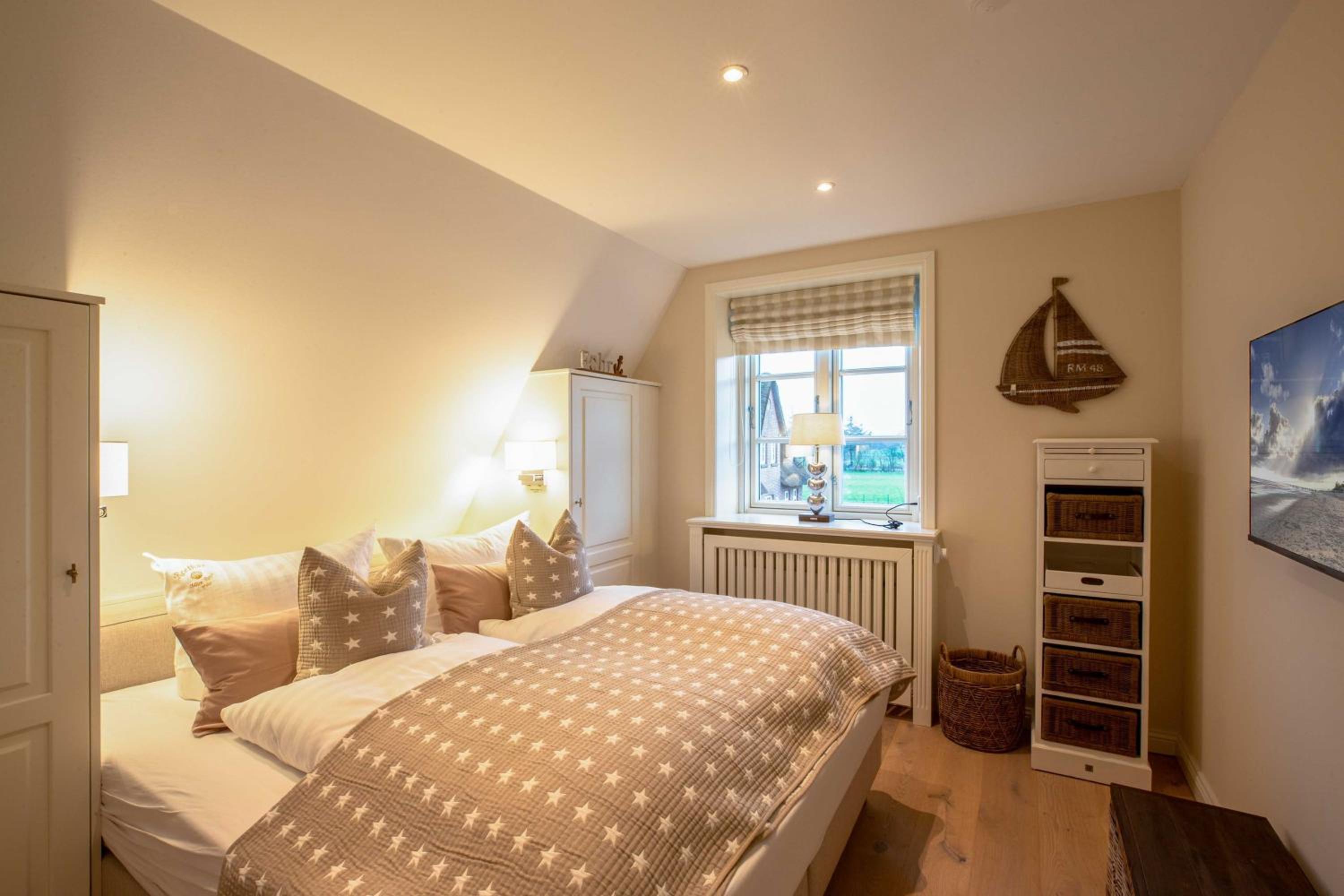 Three-Bedroom House photo 3