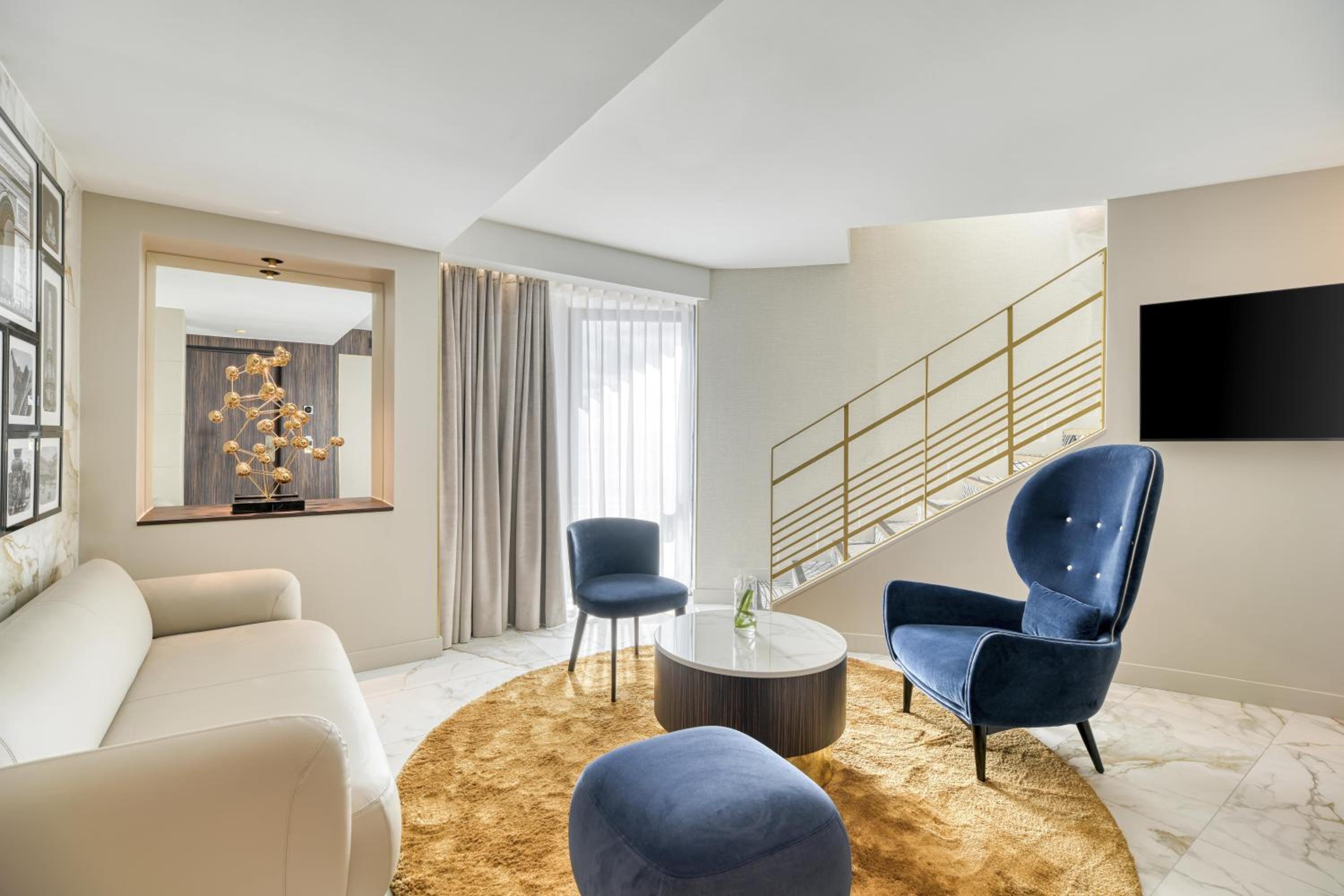 Junior Duplex Suite with One Double Bed and Panoramic View thumbnail 6