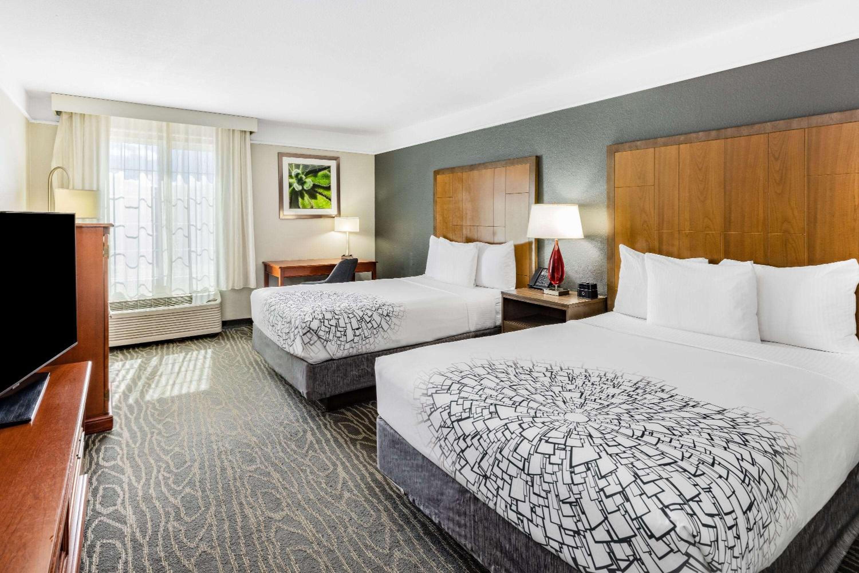 Double Room with Two Double Beds - Non-Smoking - Photo 2