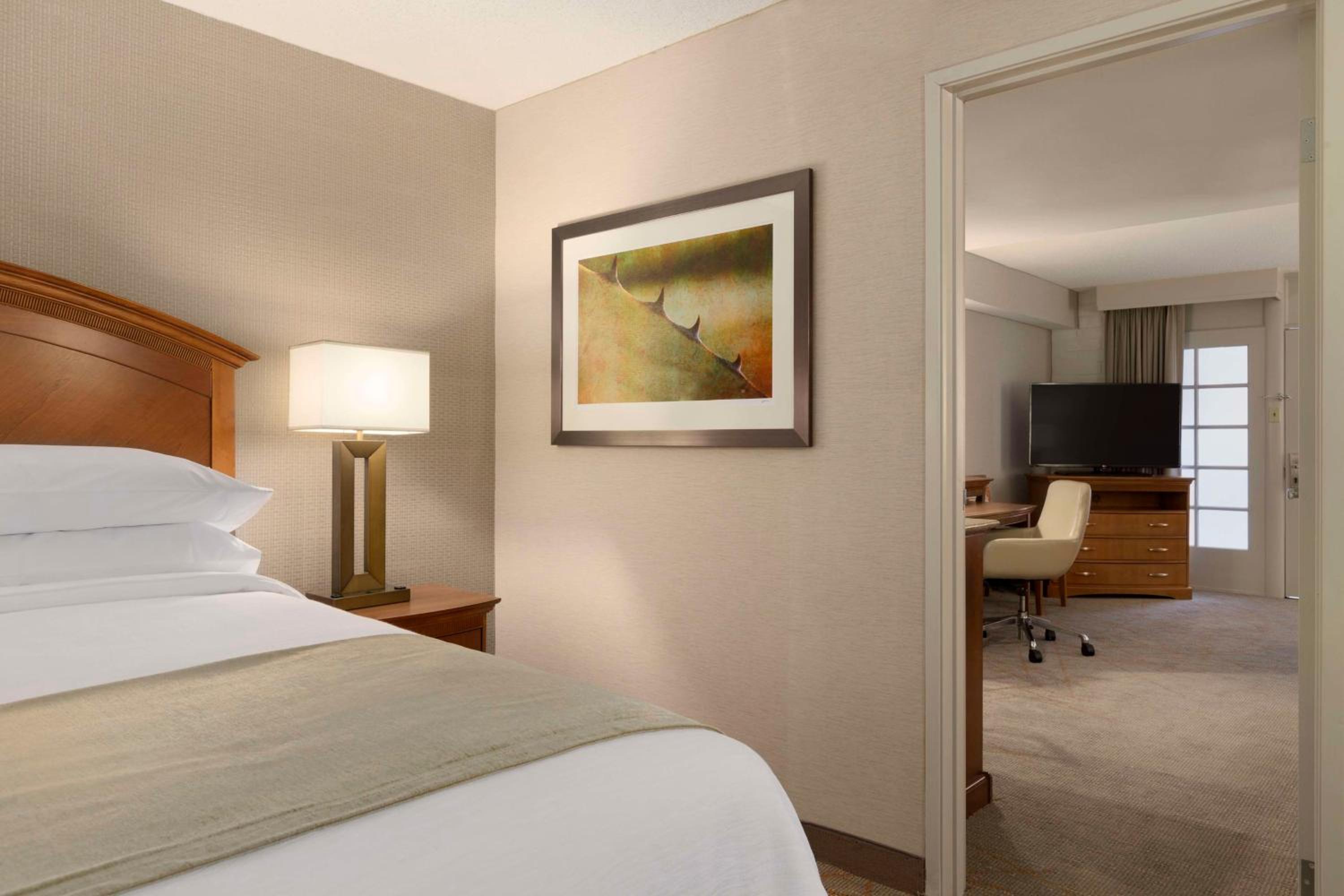 King Suite - Non-Smoking - Photo 2