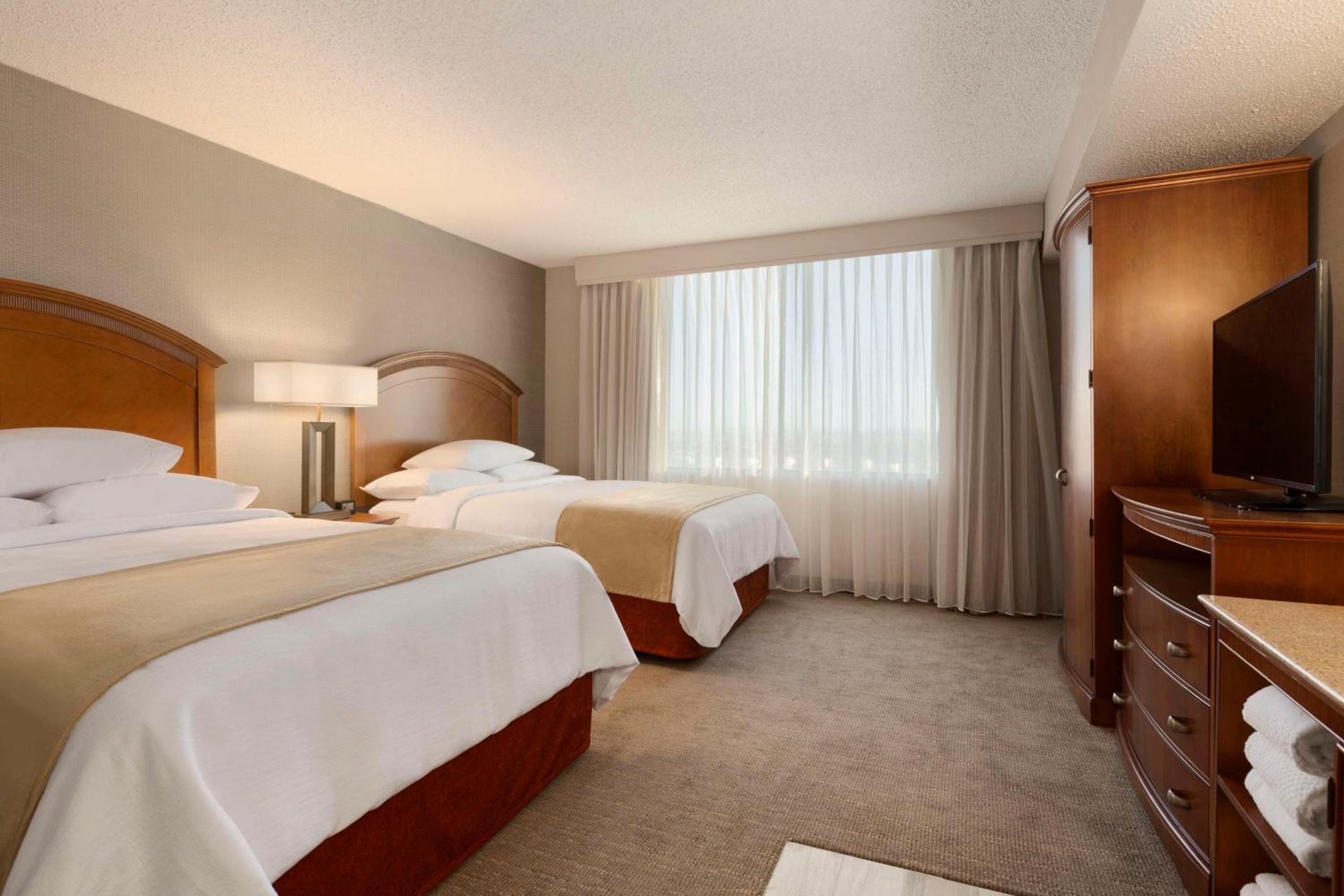Two-Room Queen Suite with Two Queen Beds - Photo 5