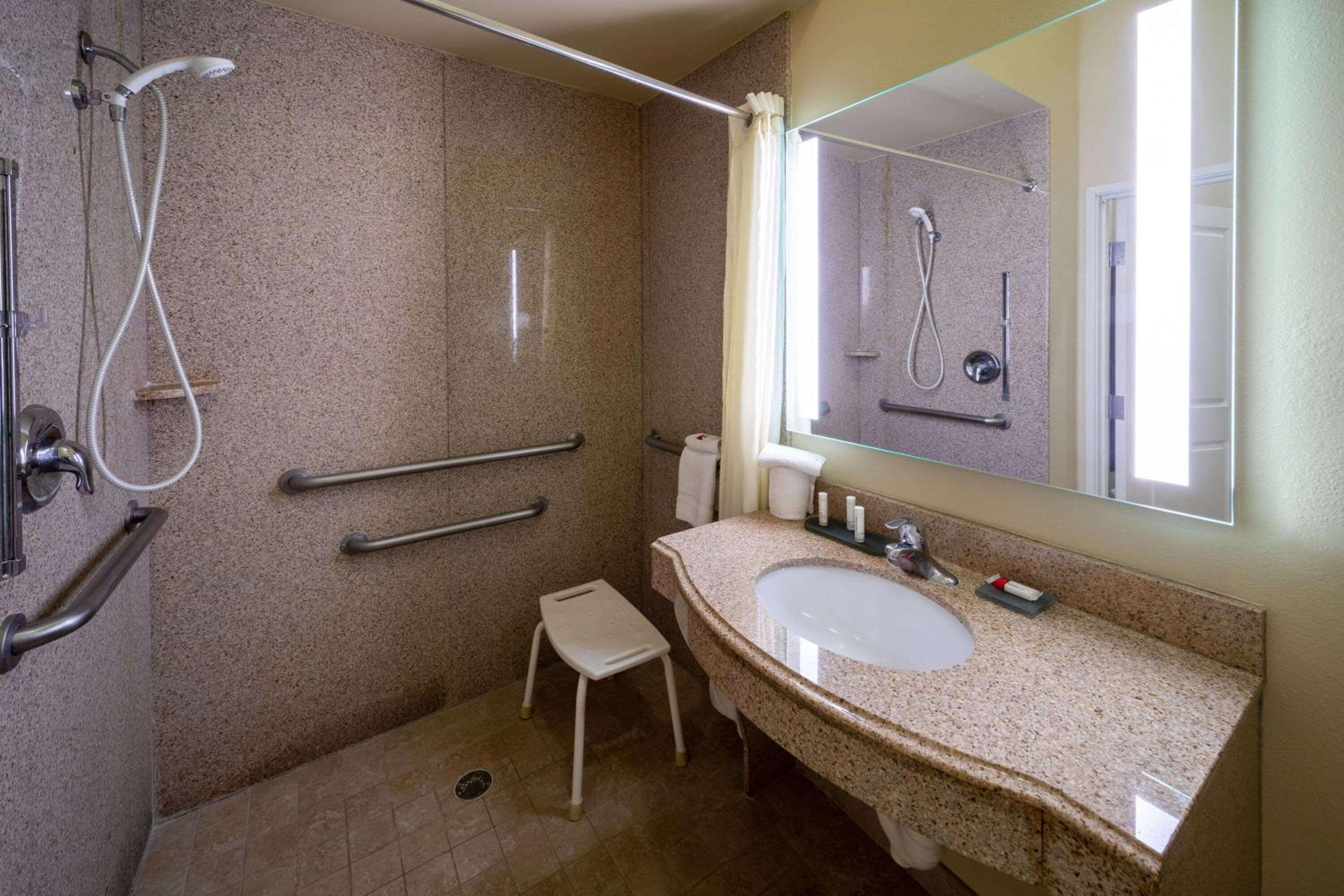 King Room with Roll-In Shower - Mobility/Hearing Accessible - Non-Smoking - Photo 2