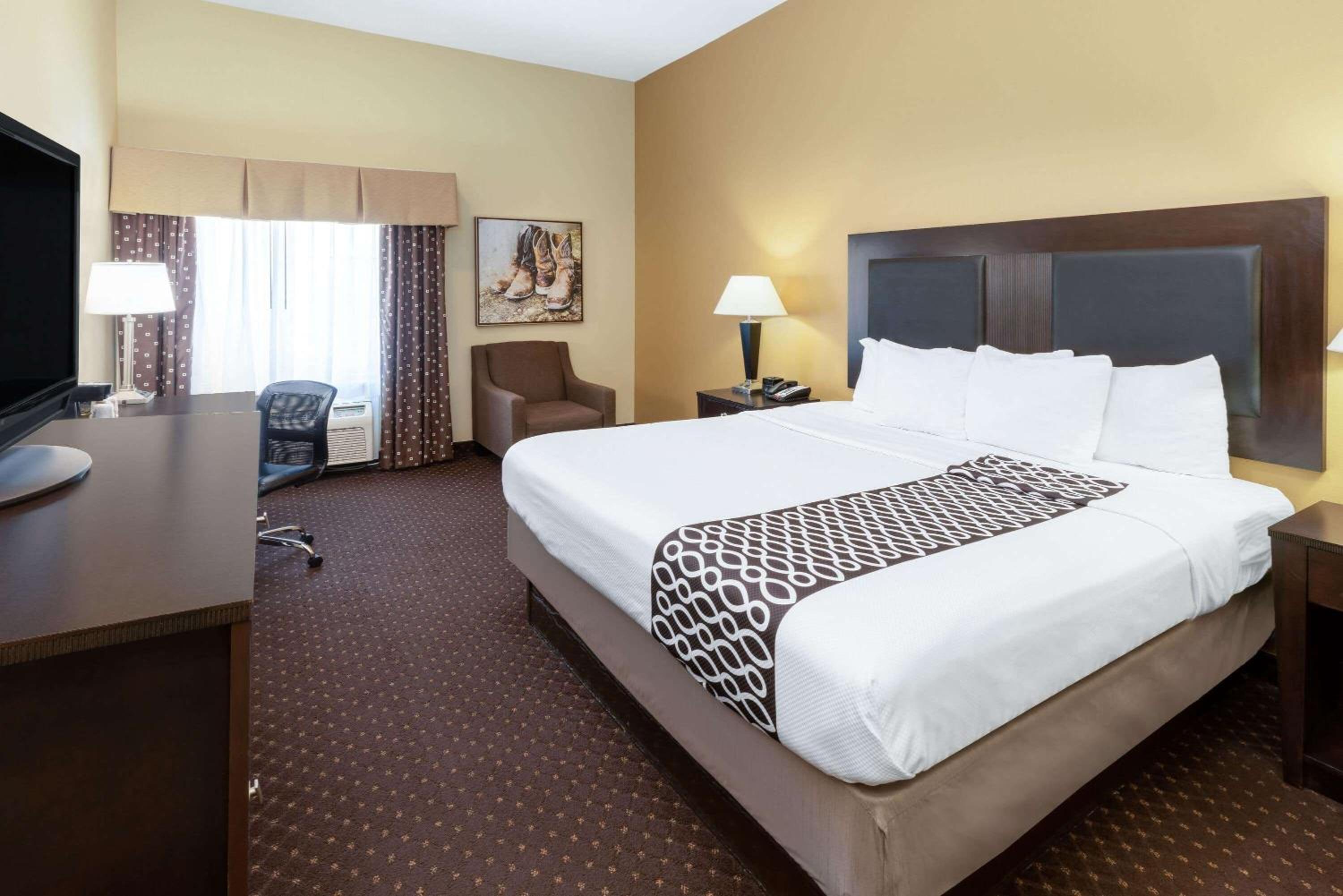 Deluxe King Room - Photo 1