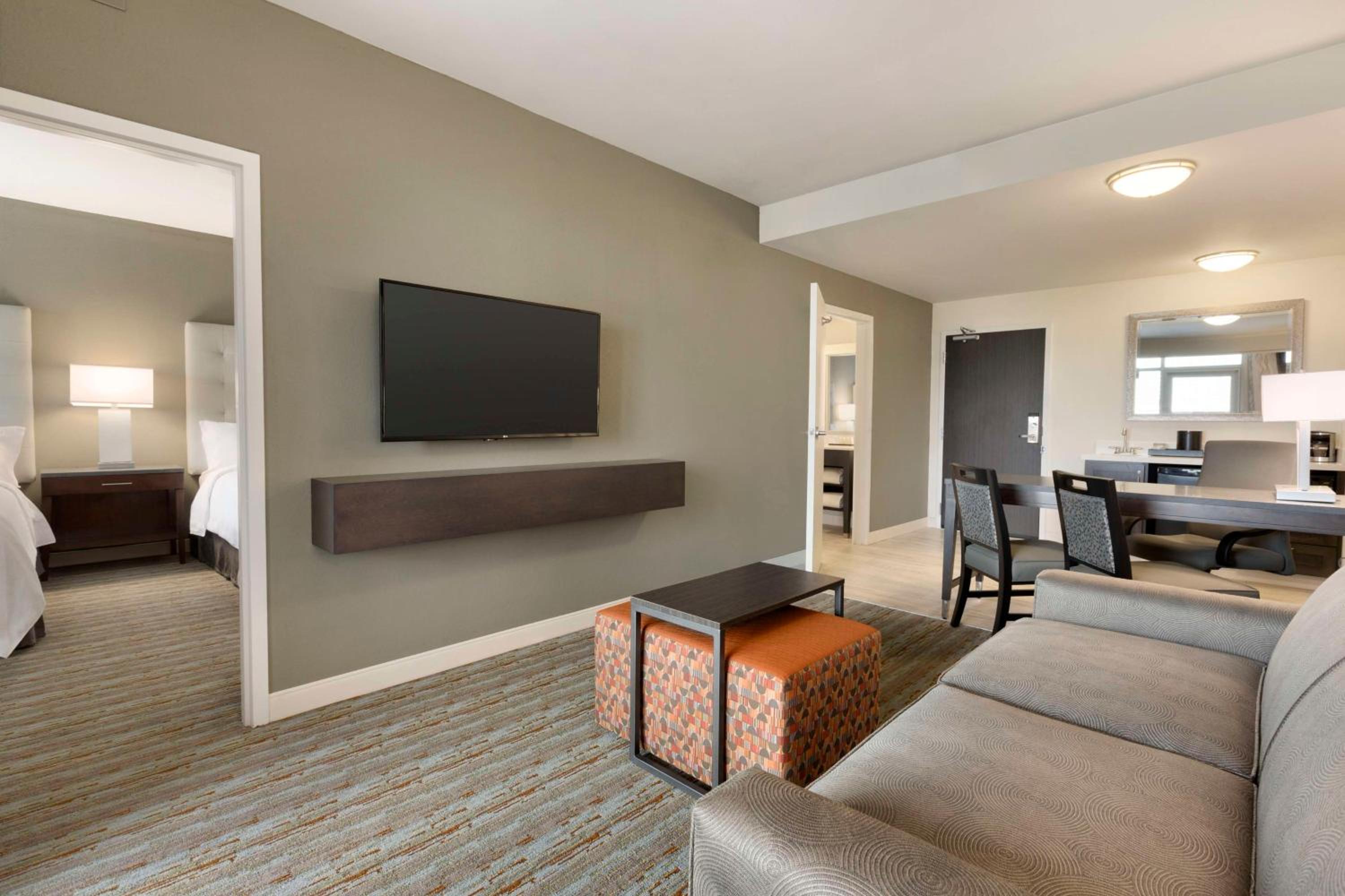 Queen Suite with Two Queen Beds - Hearing Accessible photo 2