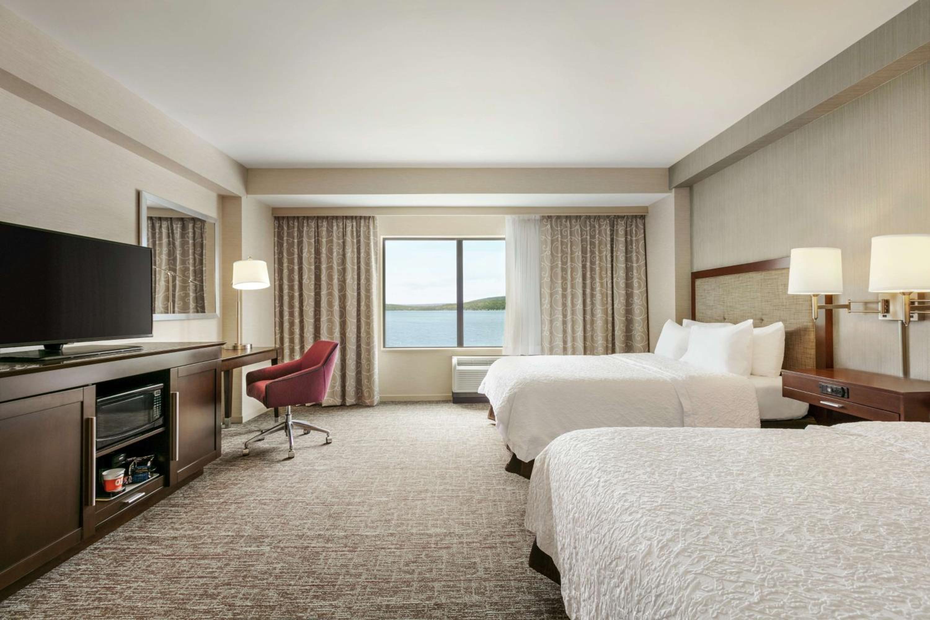 Queen Room with Two Queen Beds - Hearing Access/Non-Smoking photo 1