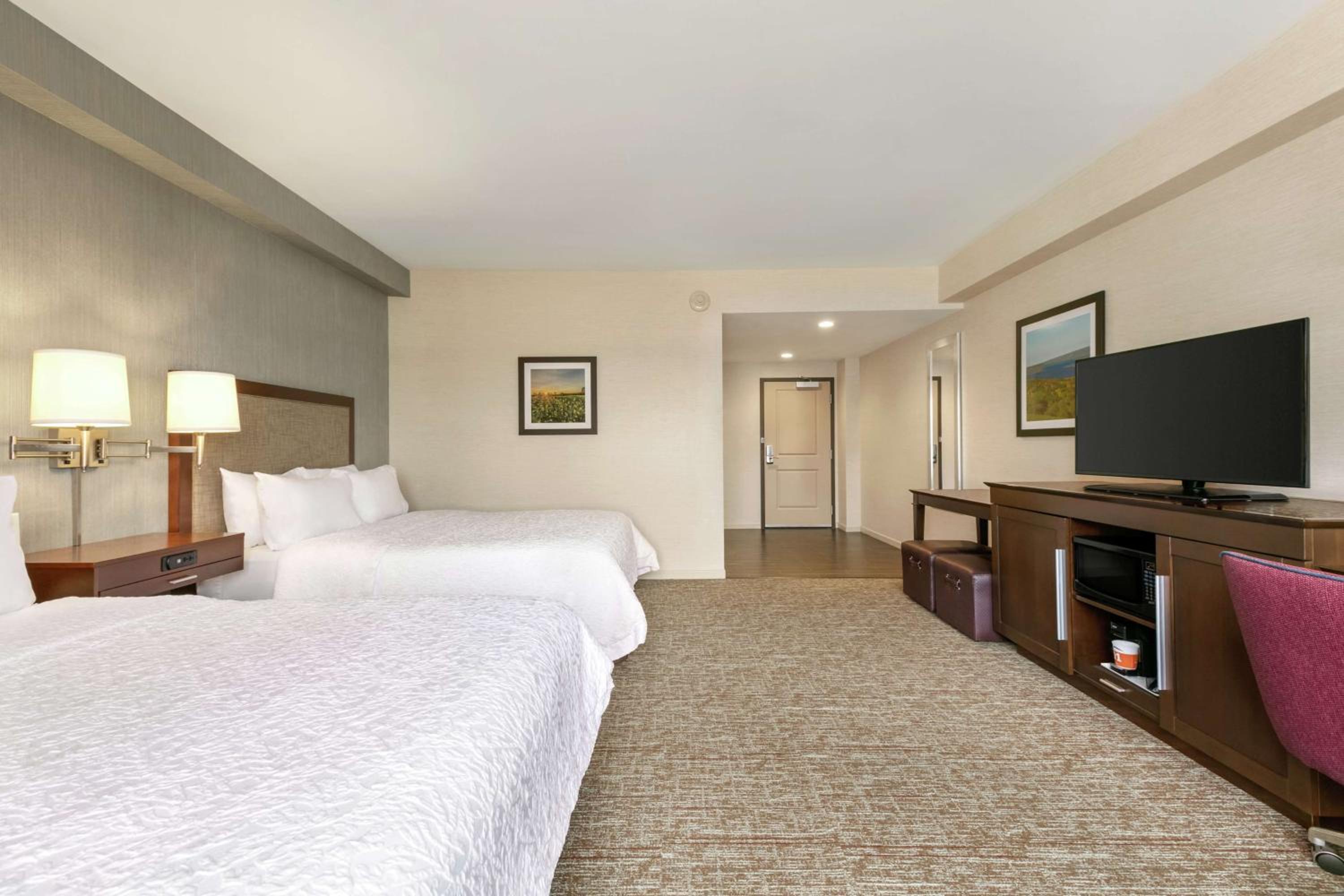 Queen Room with Two Queen Beds - Hearing Access/Non-Smoking photo 1