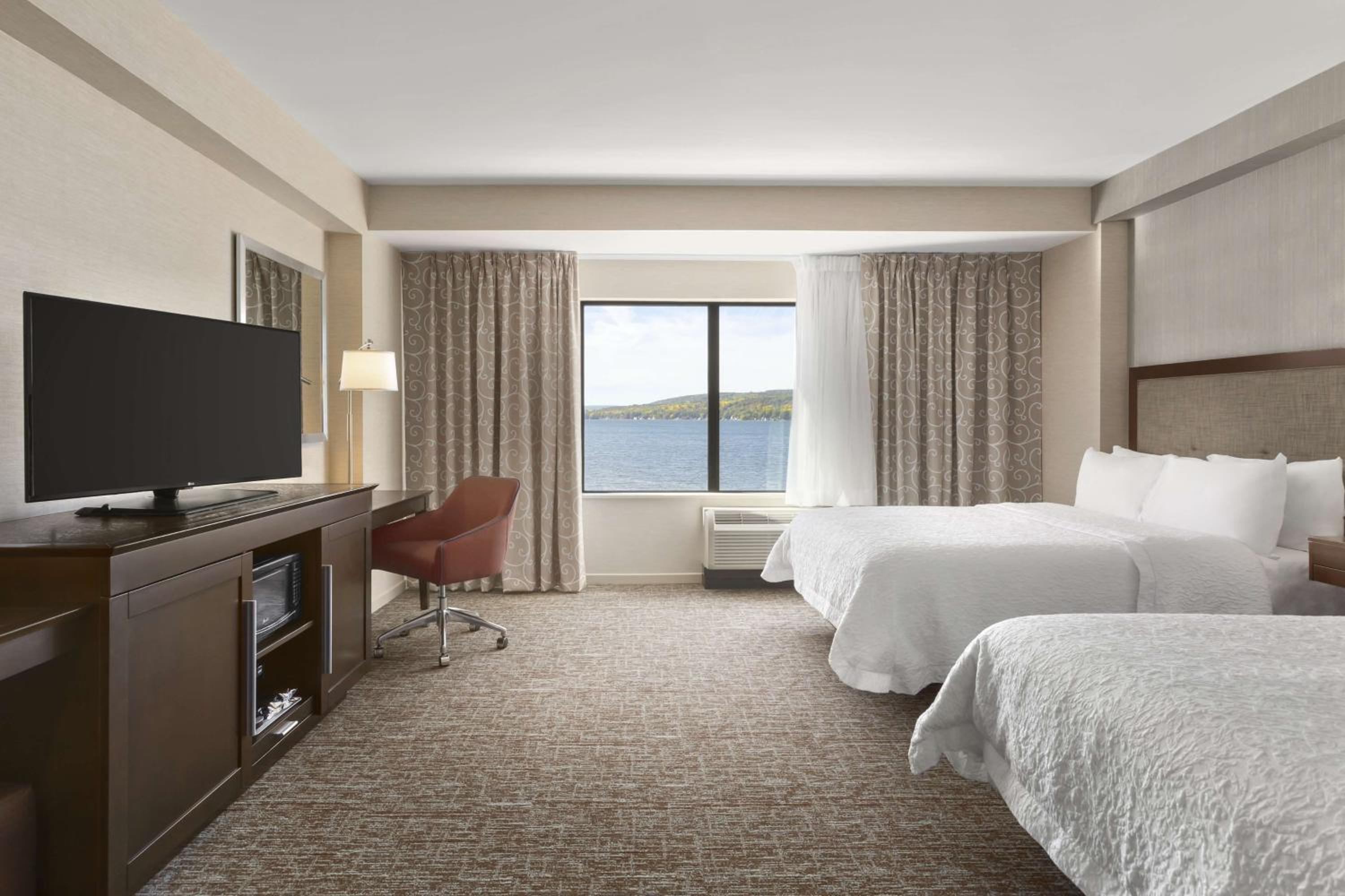 Queen Room with Two Queen Beds - Mobility and Hearing Access/Non-Smoking photo 3