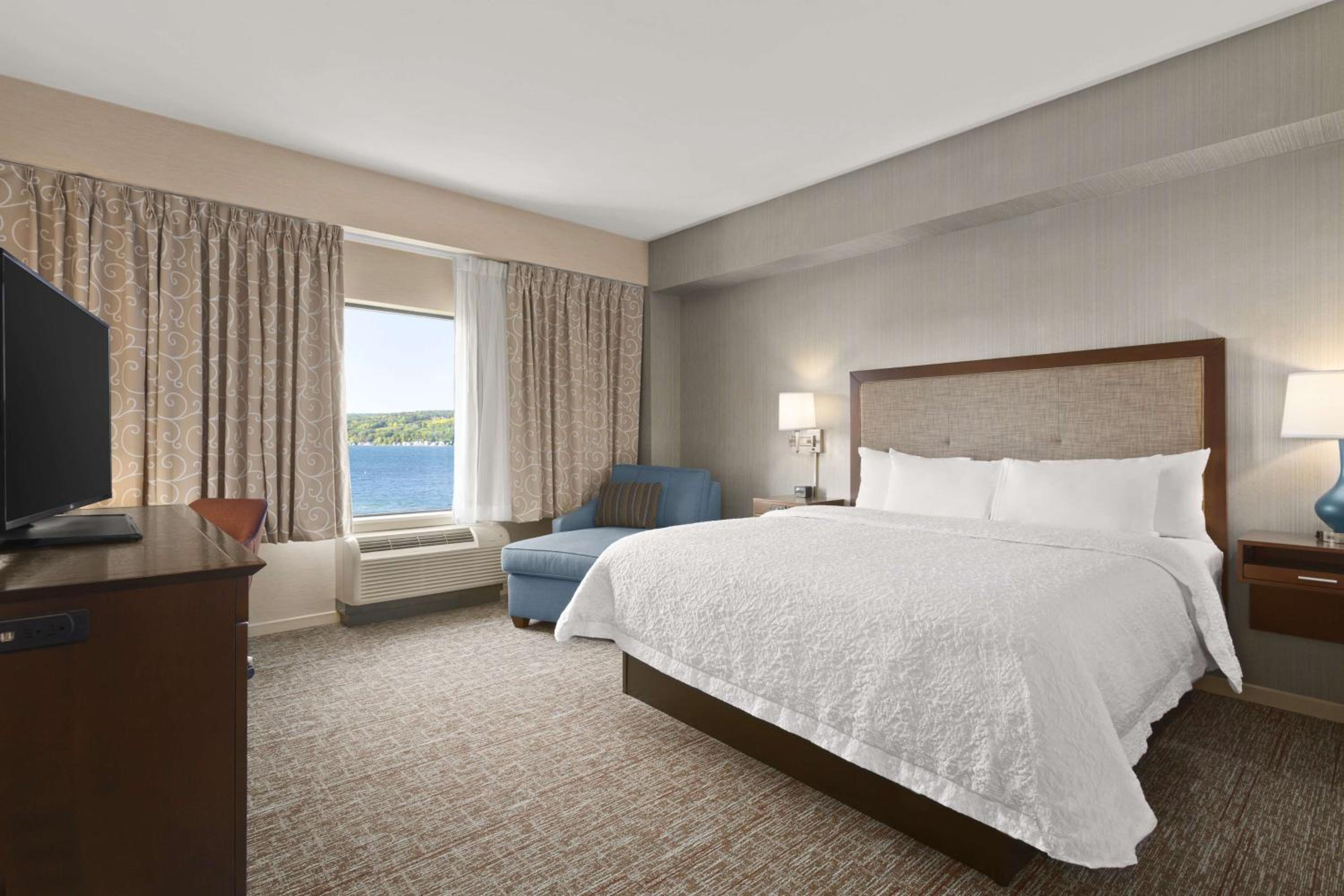 King Room - Hearing Access/Non-Smoking photo 2