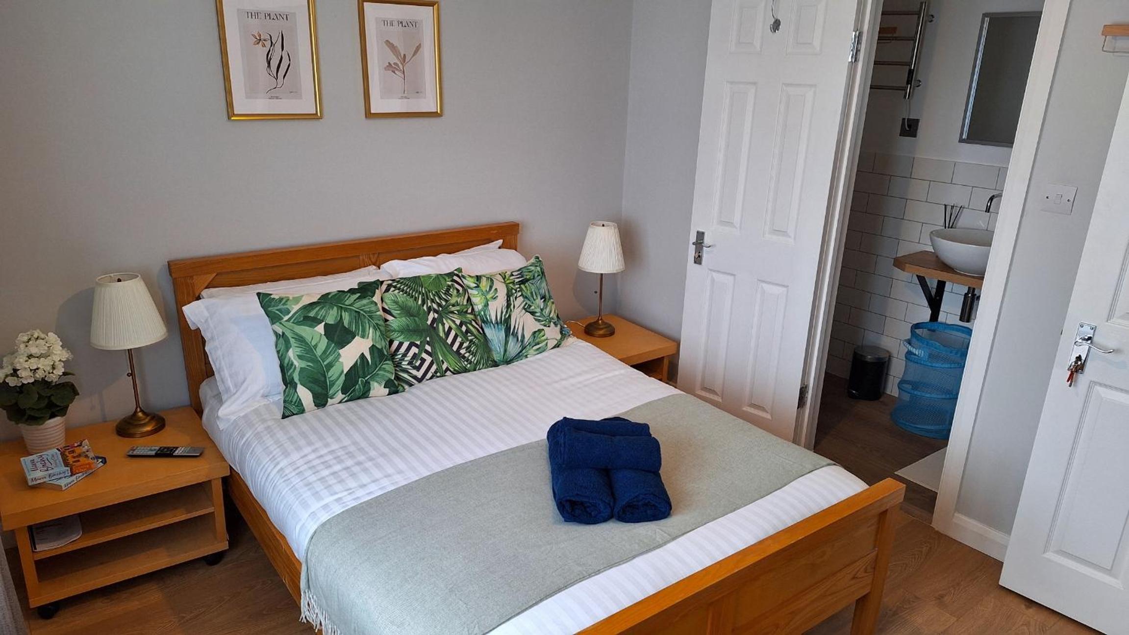 Double Room With Private Bathroom And Shared Kitchen - First Floor photo 3