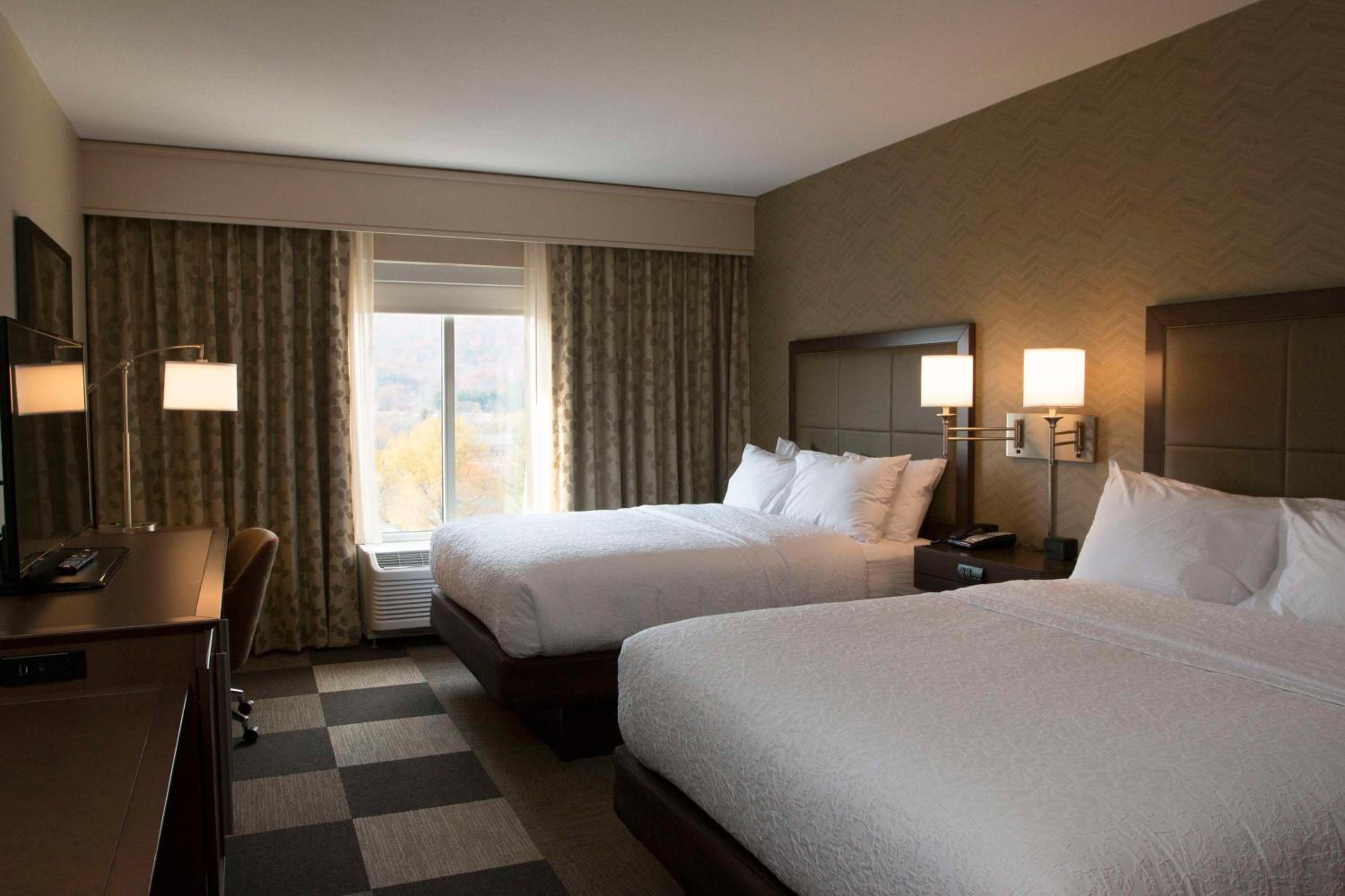 Queen Room with Two Queen Beds - Hearing Access/Non-Smoking