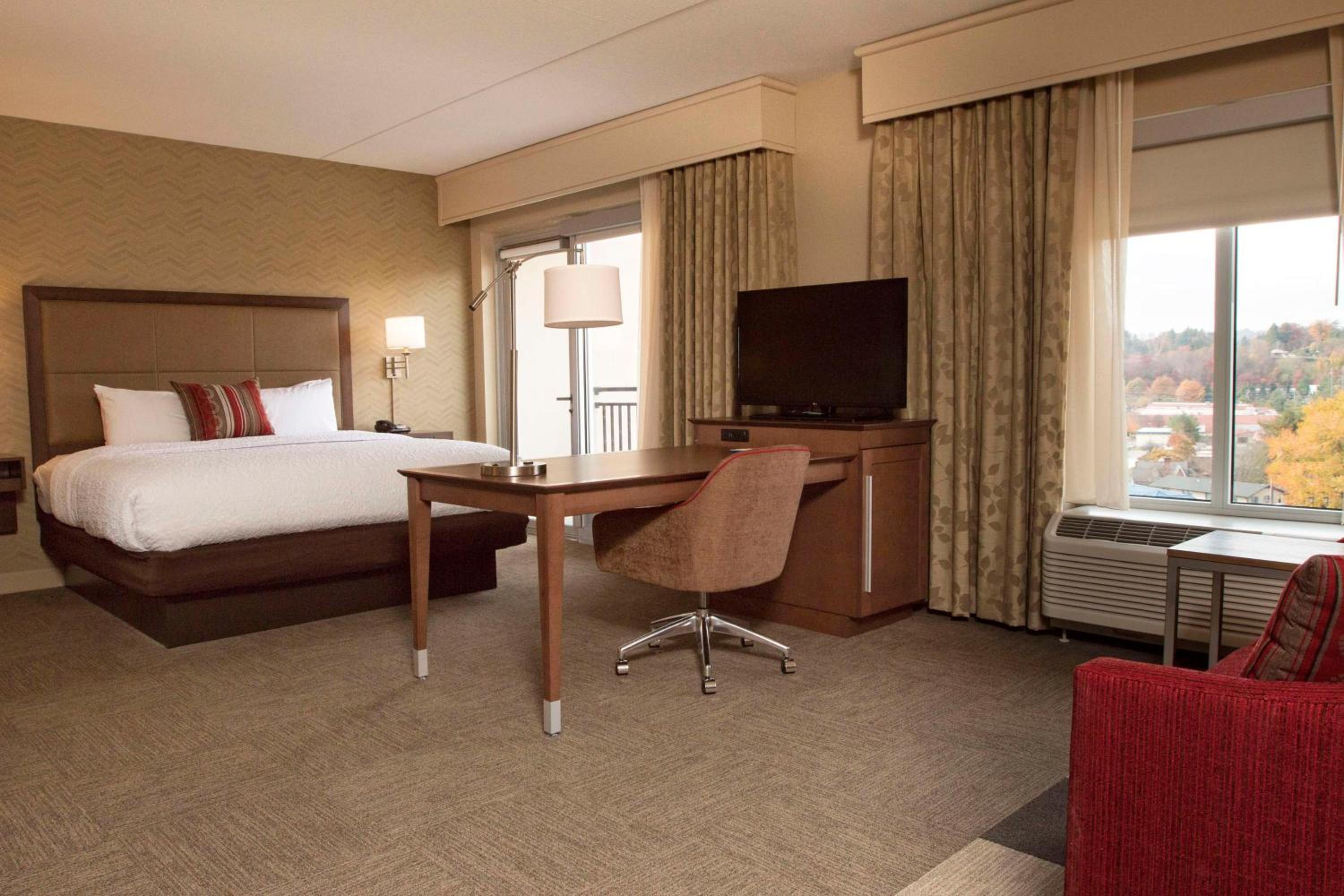 King Studio Suite with Balcony - Non-Smoking