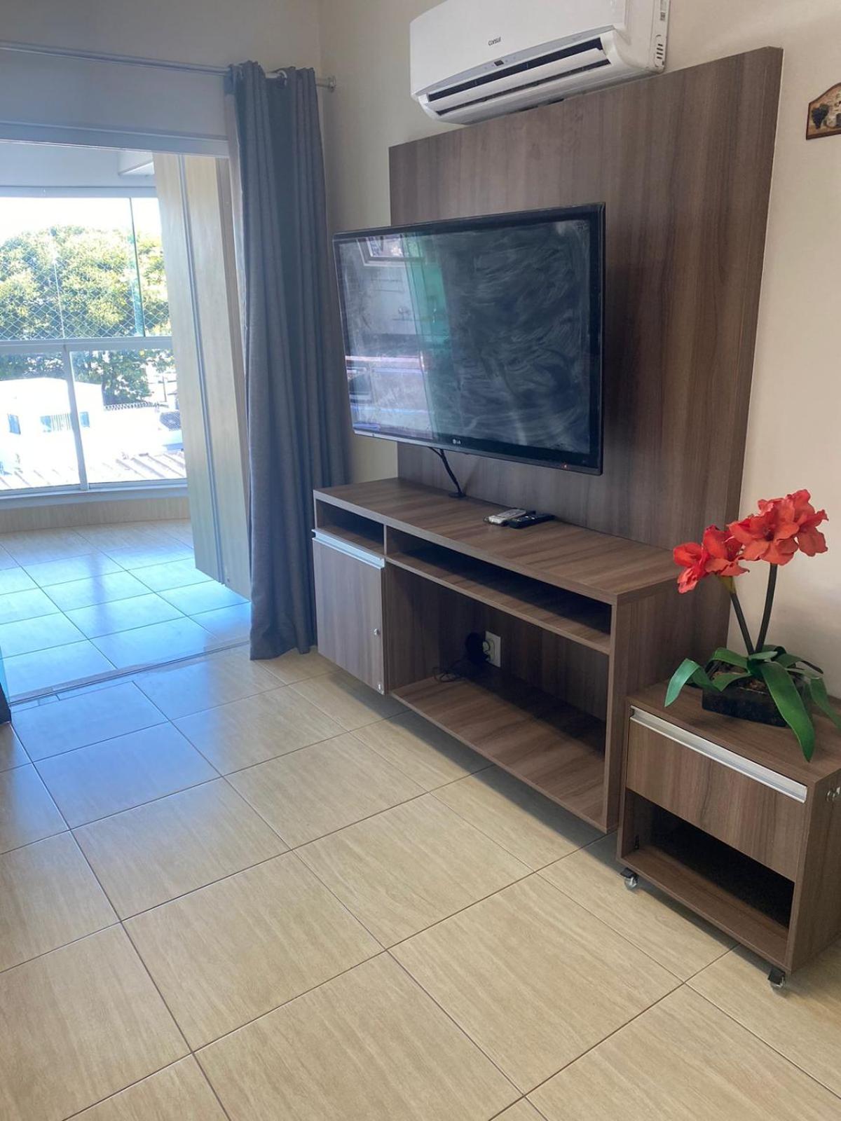 One-Bedroom Apartment - Photo 3